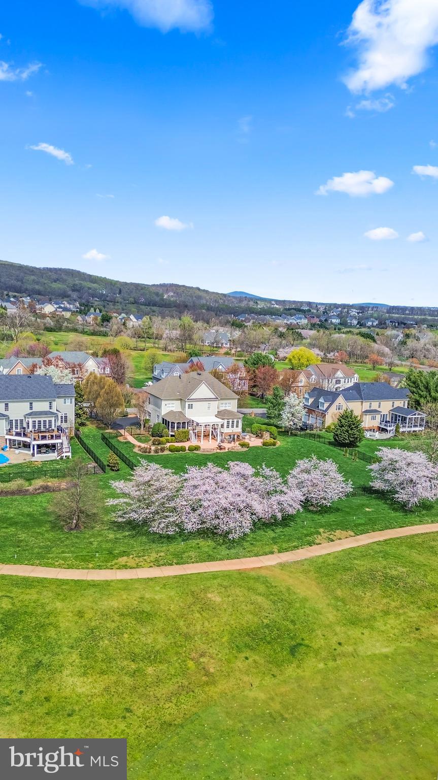 RASPBERRY FALLS - Residential