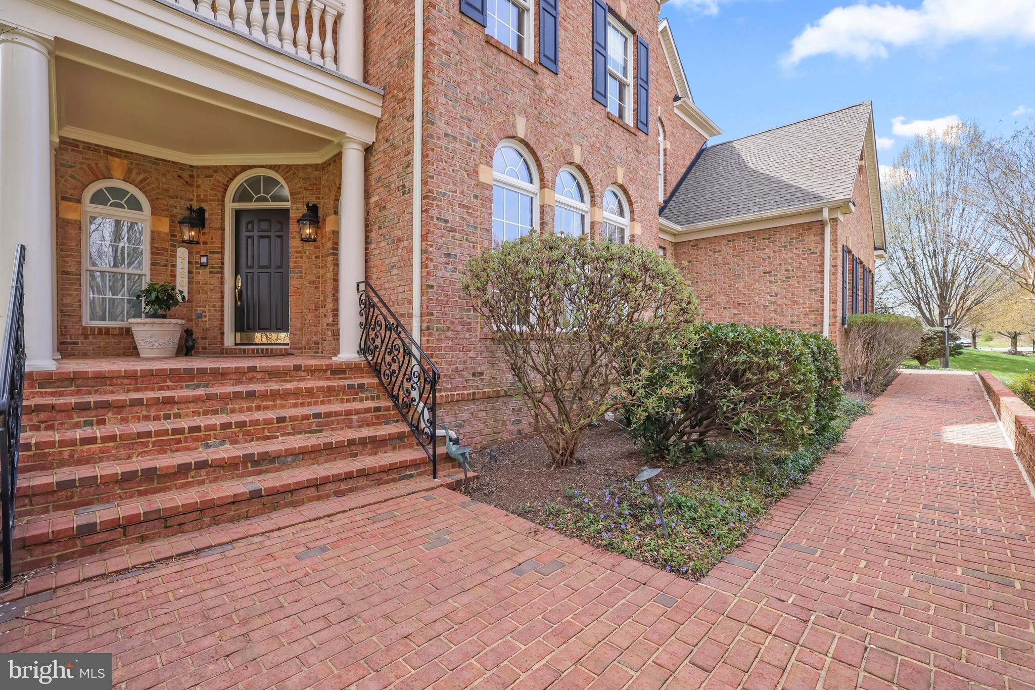 RASPBERRY FALLS - Residential