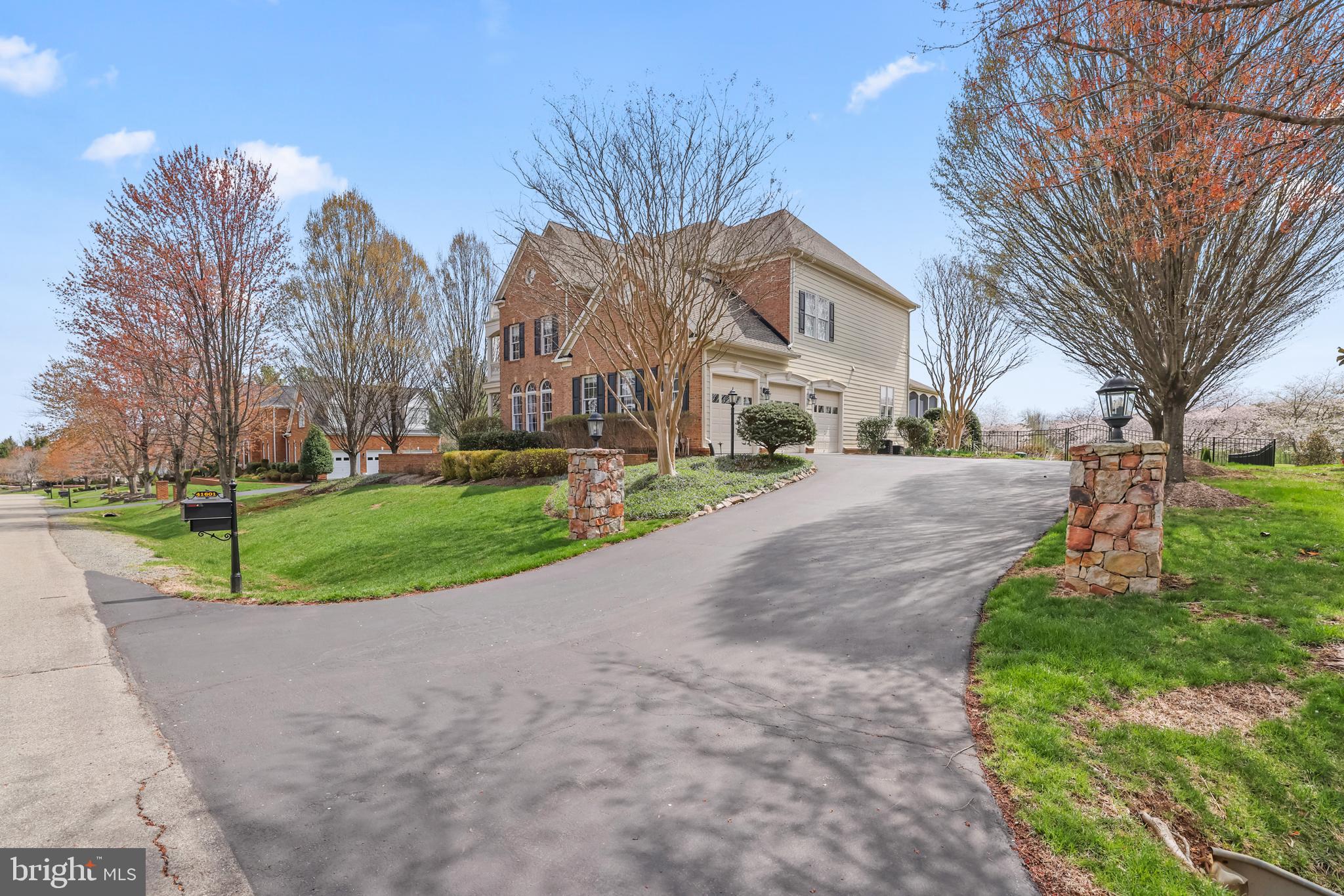 RASPBERRY FALLS - Residential