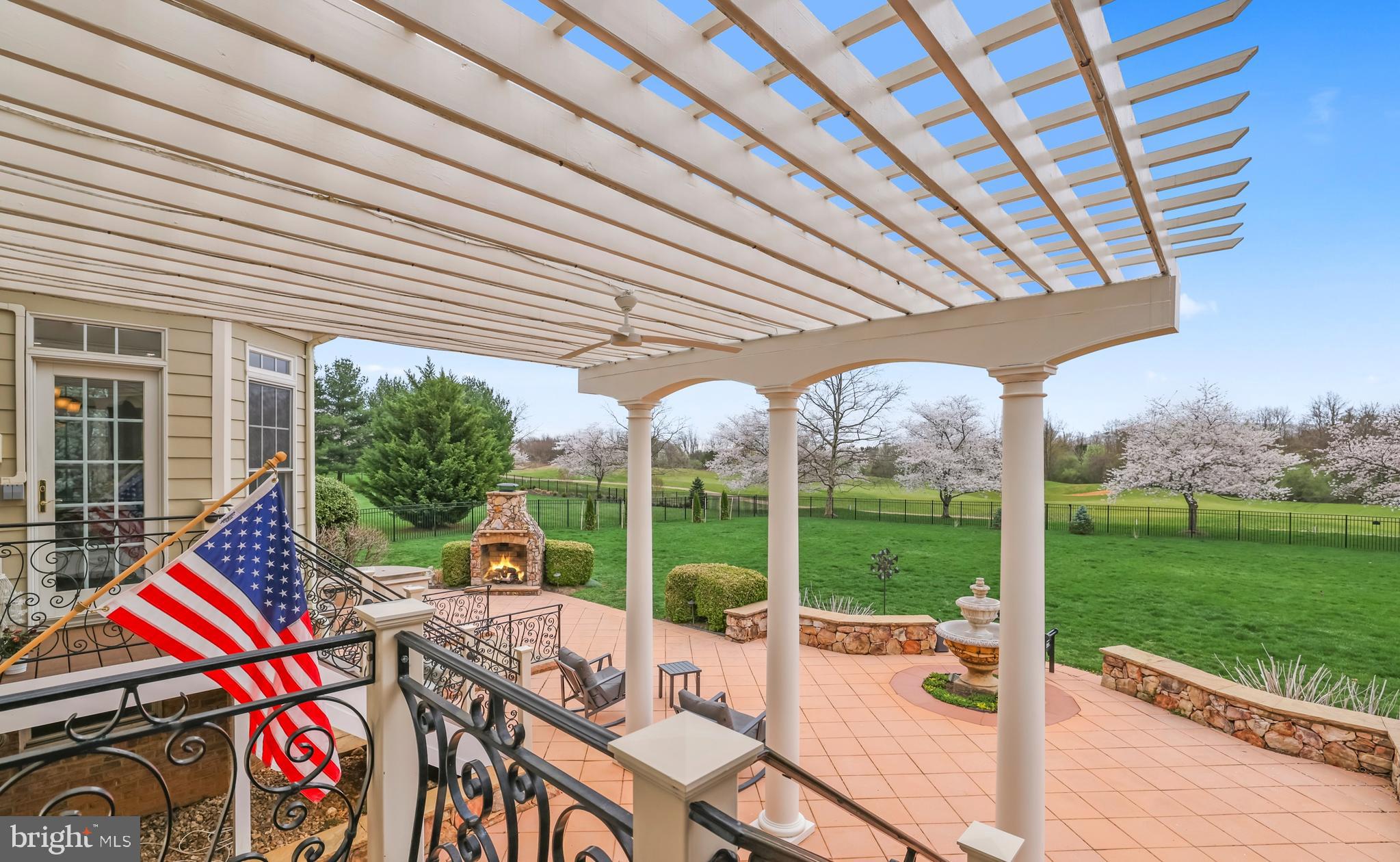 RASPBERRY FALLS - Residential