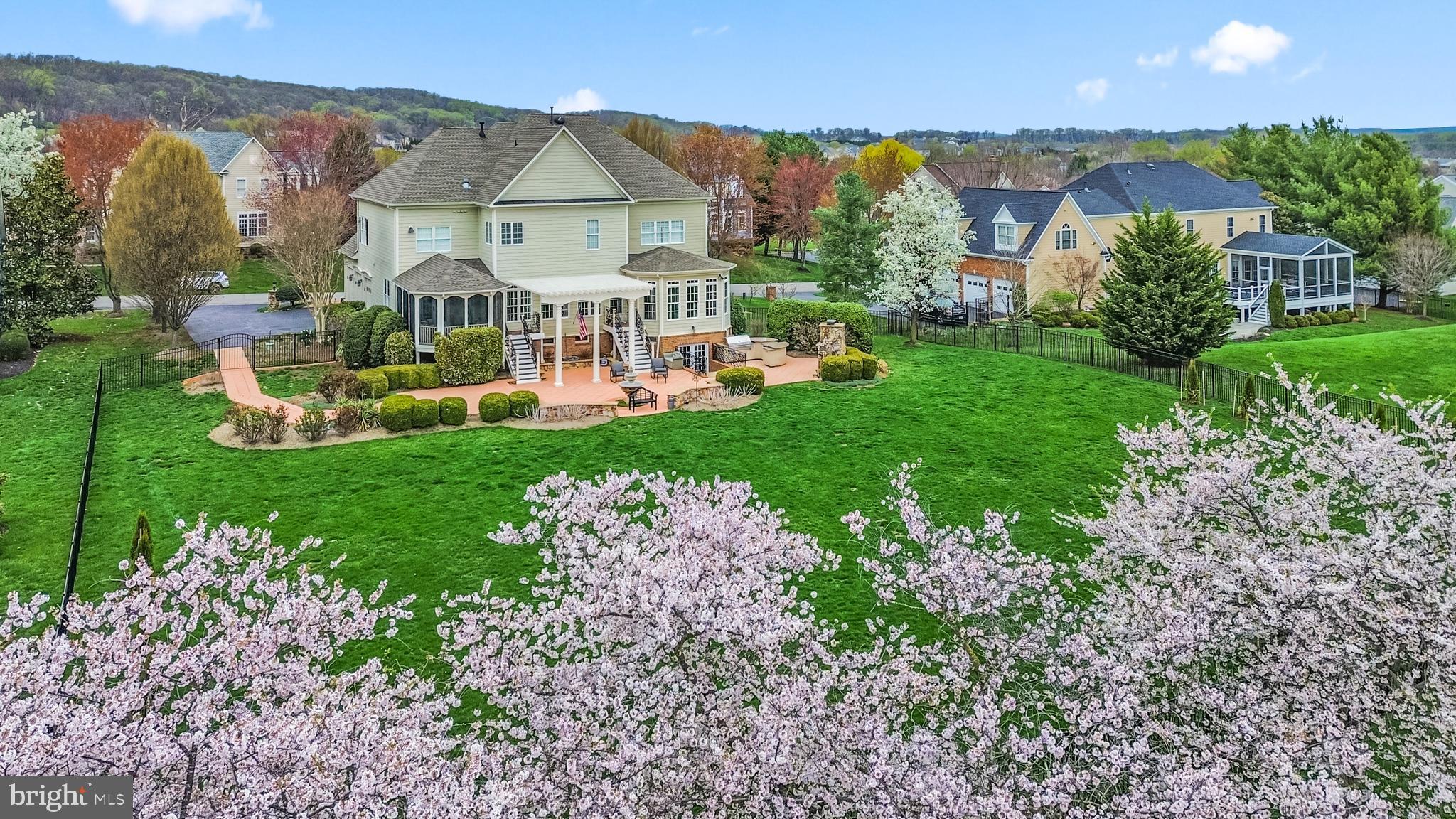 RASPBERRY FALLS - Residential