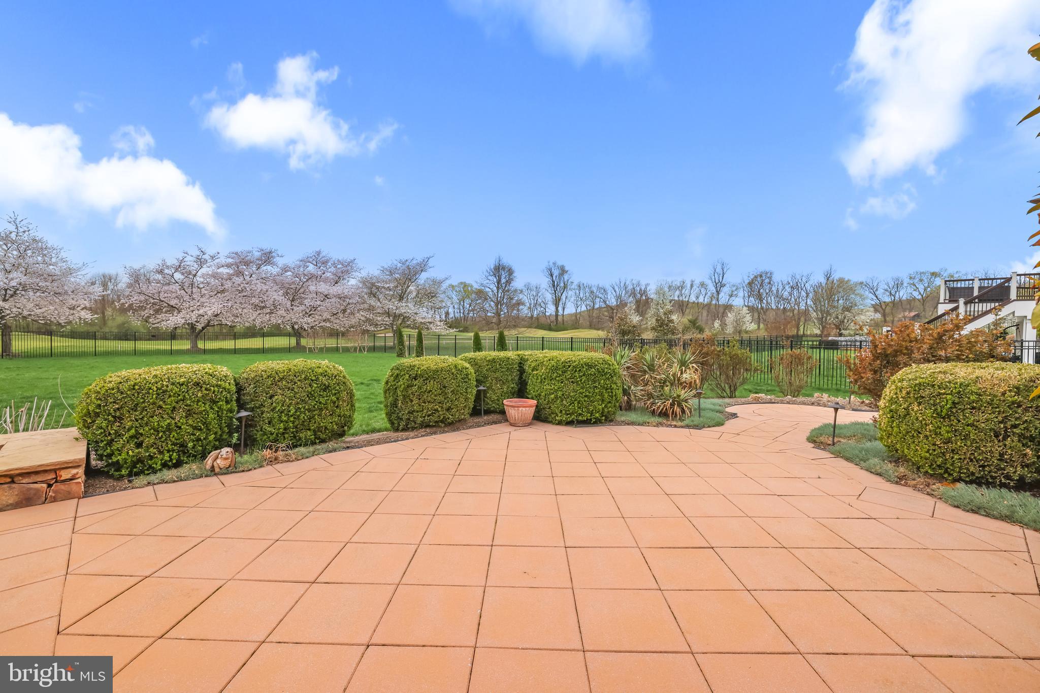 RASPBERRY FALLS - Residential