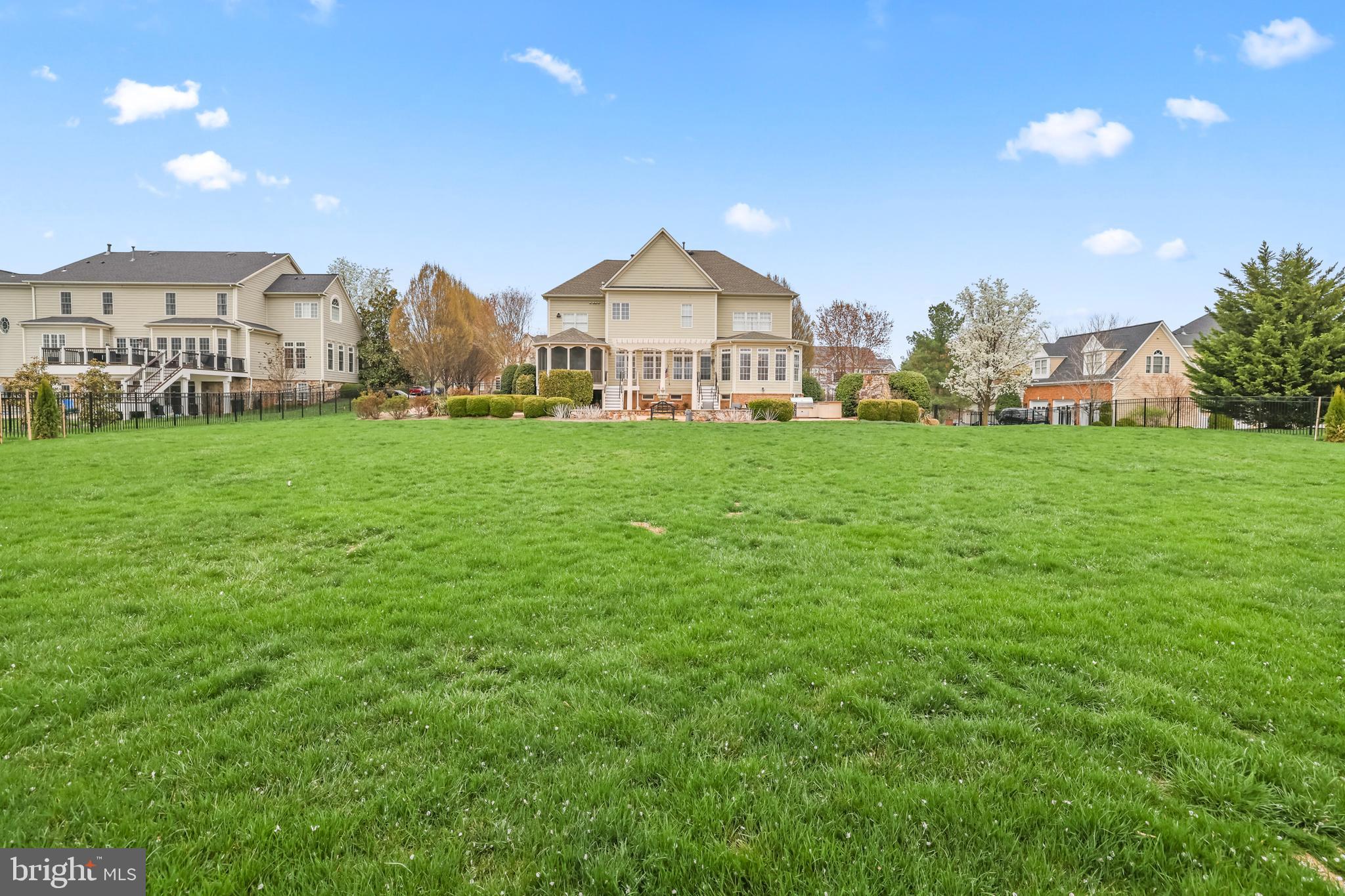 RASPBERRY FALLS - Residential