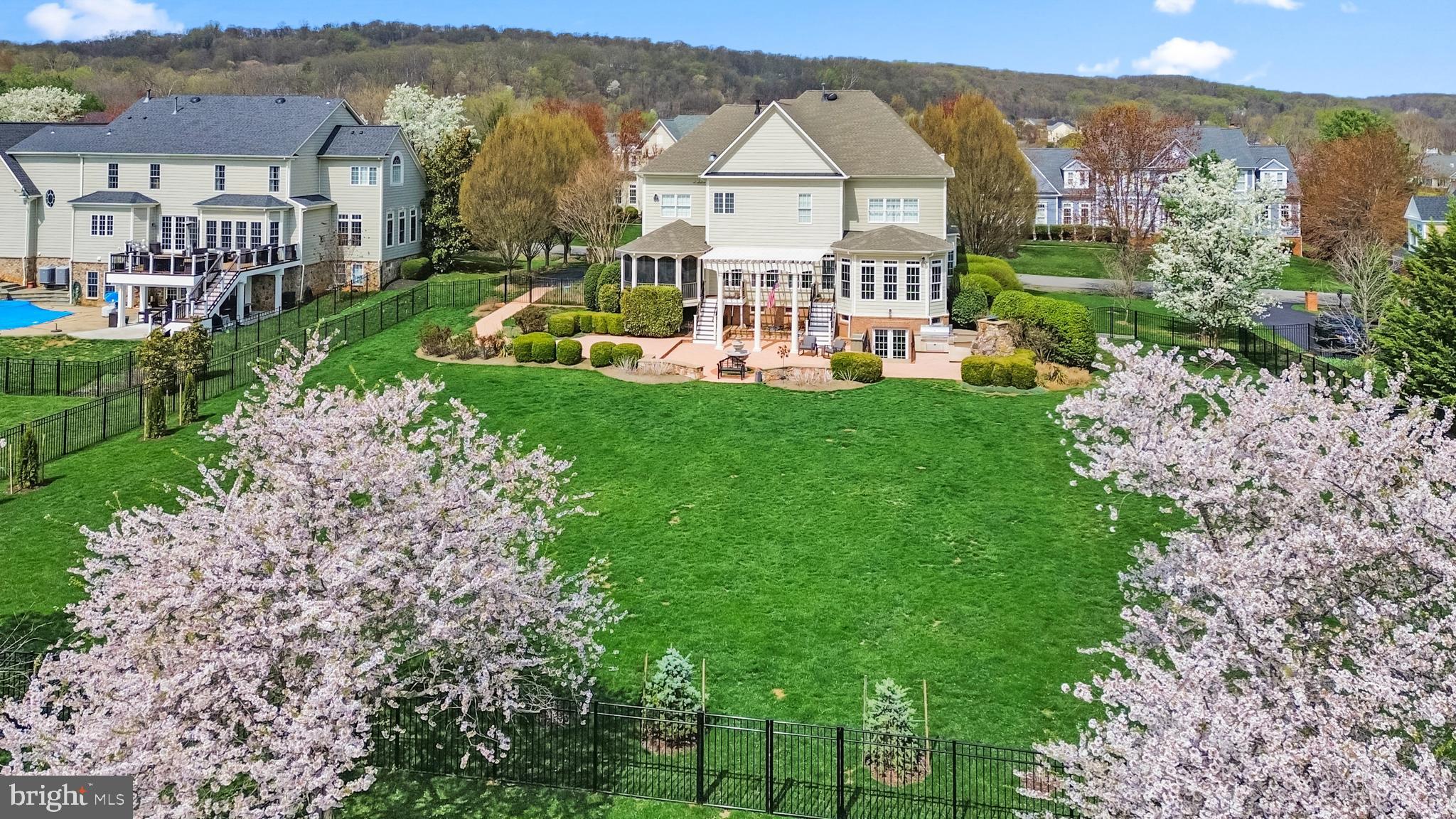 RASPBERRY FALLS - Residential