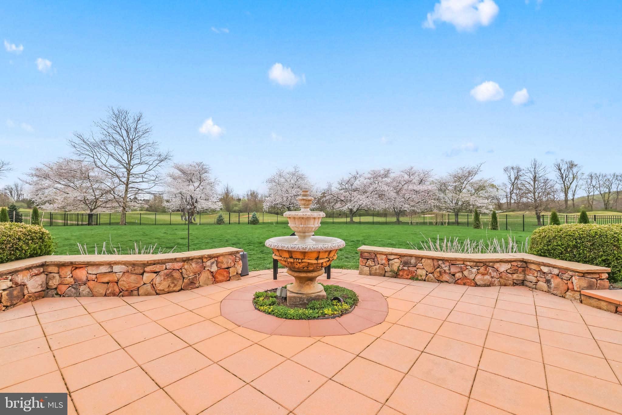 RASPBERRY FALLS - Residential