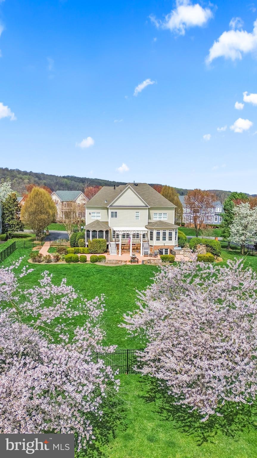 RASPBERRY FALLS - Residential