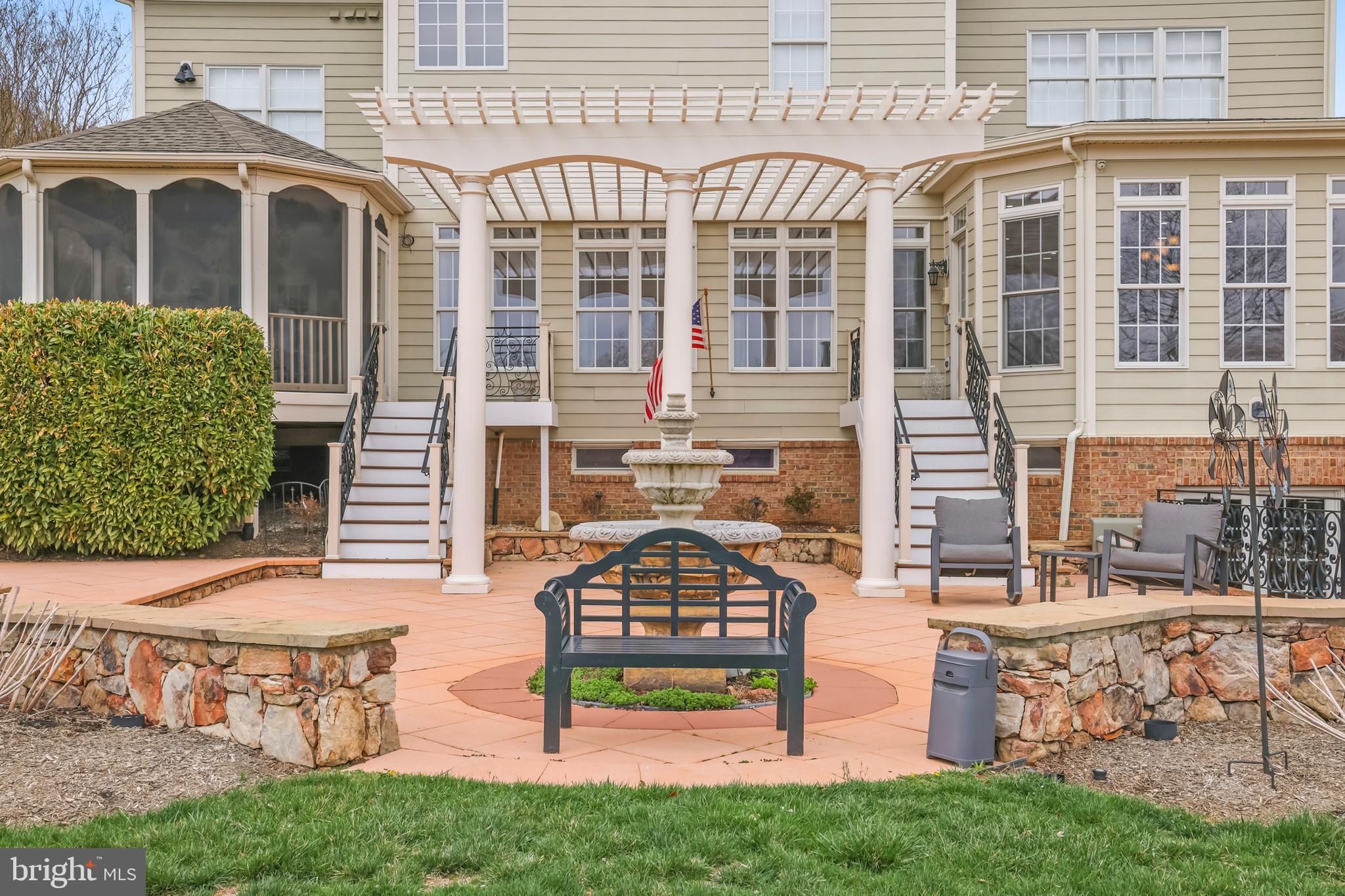 RASPBERRY FALLS - Residential