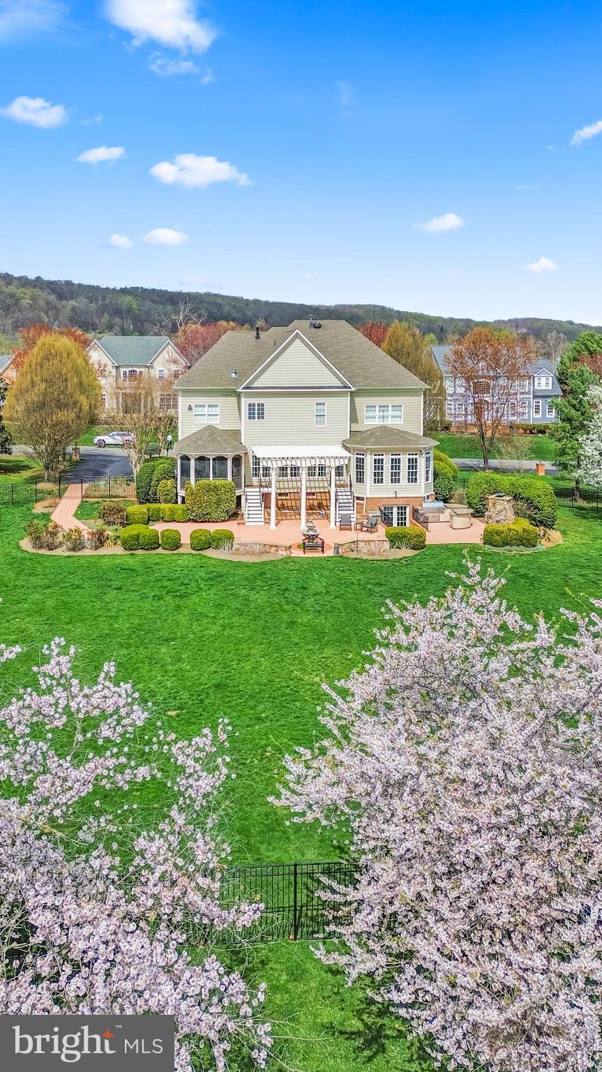 RASPBERRY FALLS - Residential