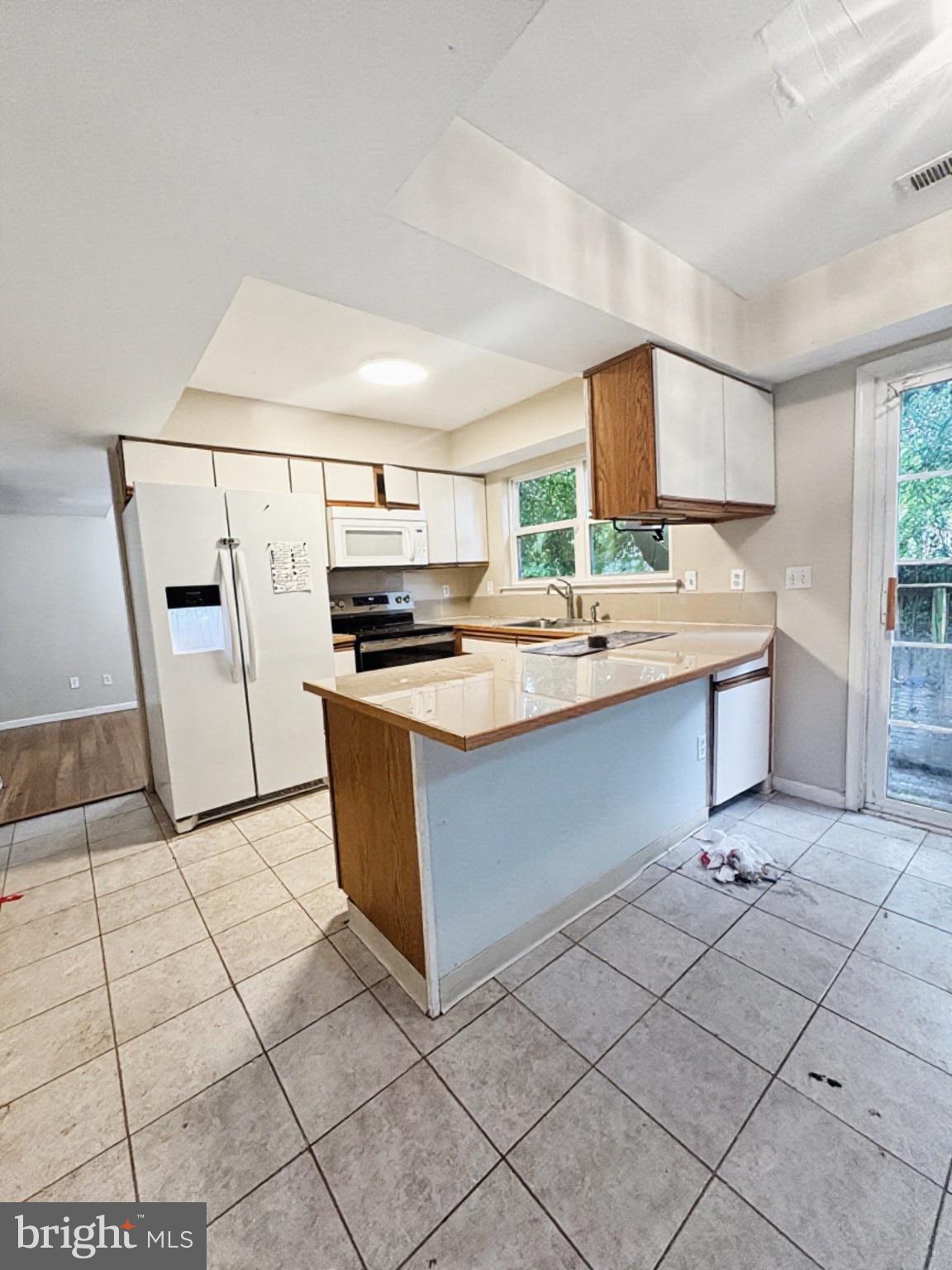 1243 S FARMVIEW DRIVE