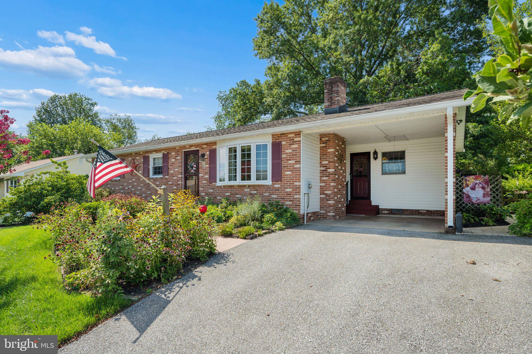 216 GLADE BOULEVARD