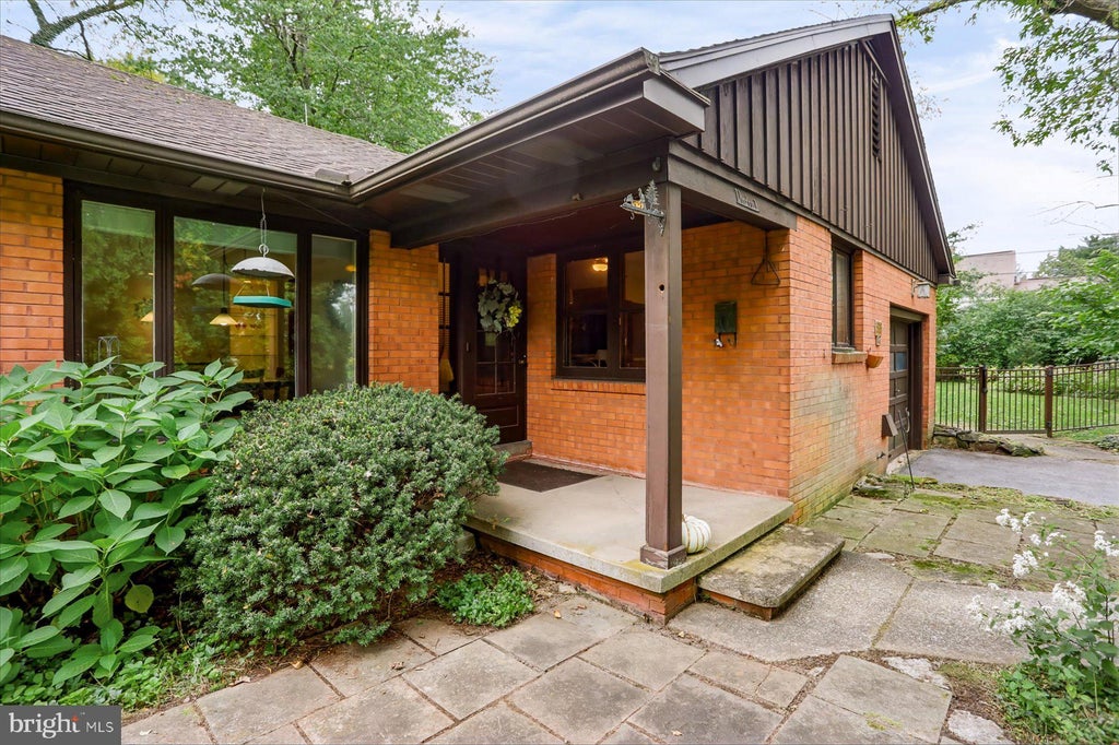 Photo of 535 E Irvin Avenue, STATE COLLEGE, PA 16801 (MLS # PACE2520788)