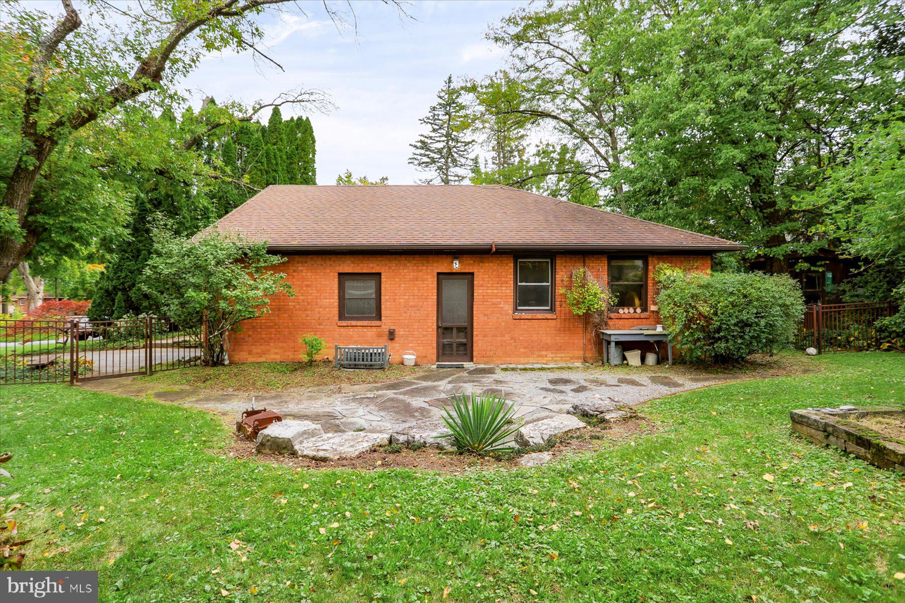 535 E IRVIN AVENUE