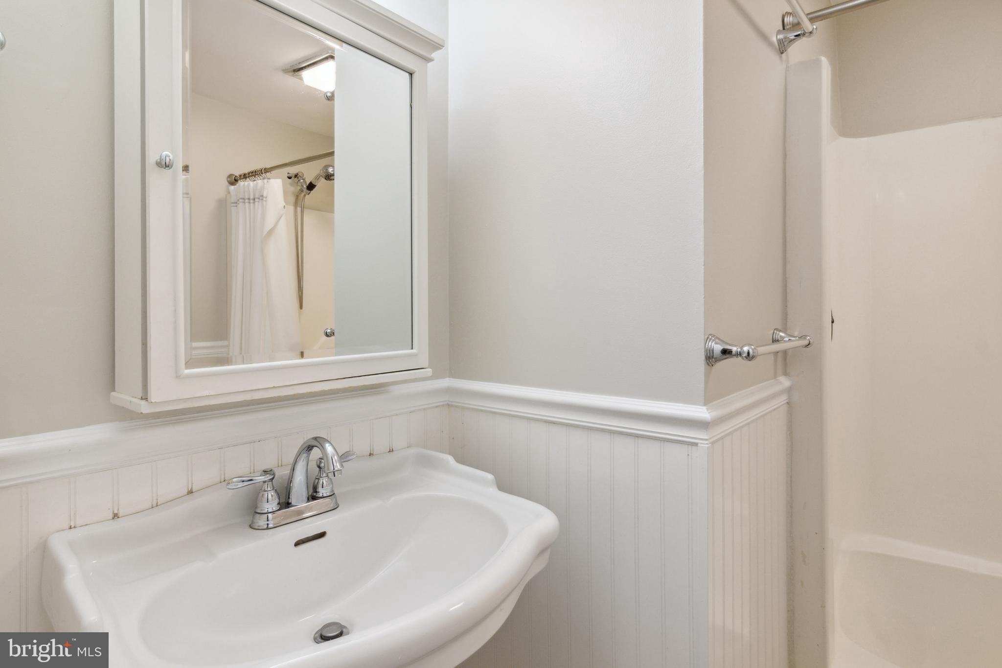 HILLCREST CLUSTER - Residential Lease