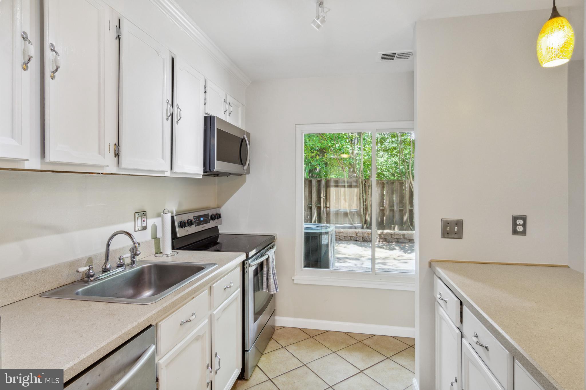 HILLCREST CLUSTER - Residential Lease