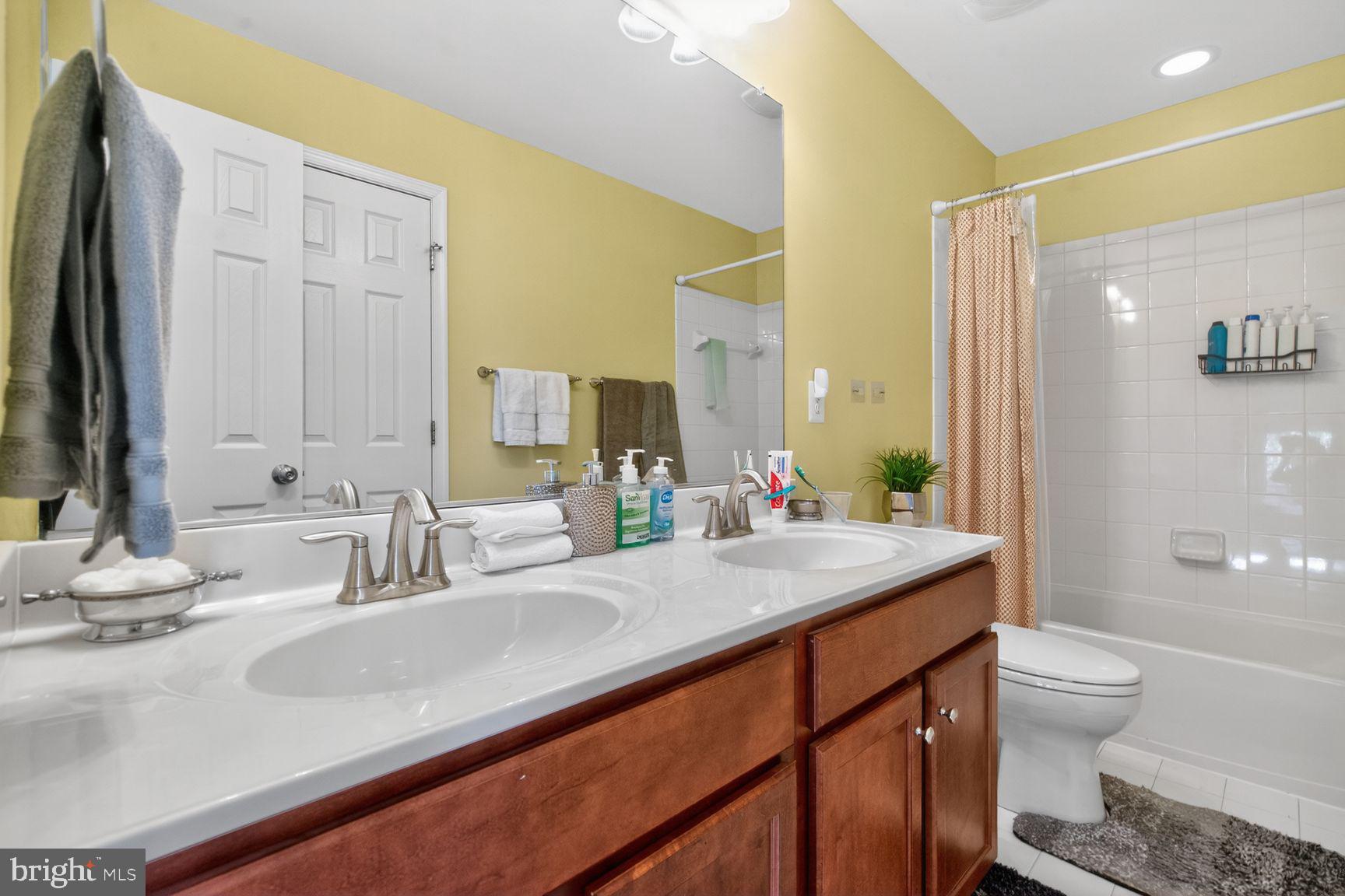 ALEXANDERS CHASE - Residential