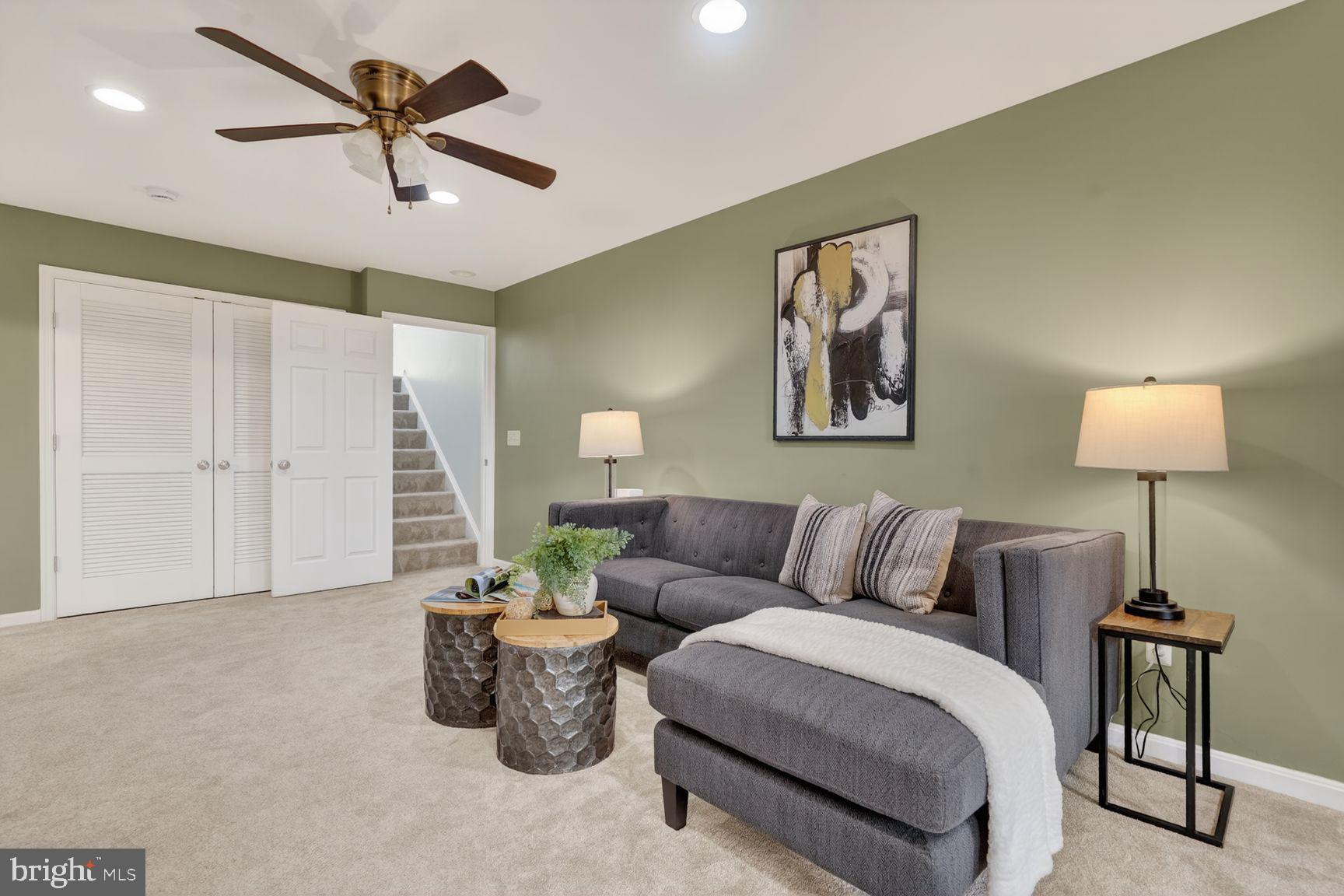 ALEXANDERS CHASE - Residential