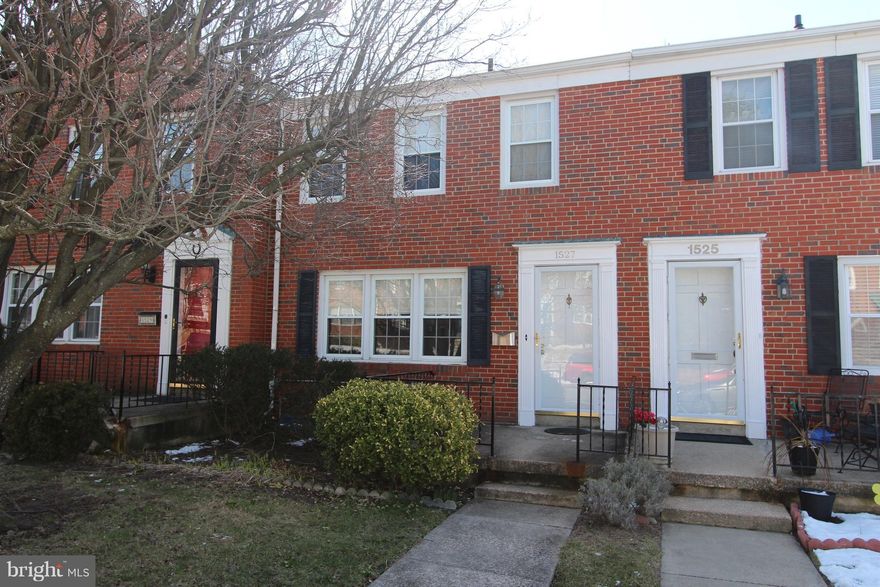 WHAT A WONDERFUL TOWNHOME ON ONE OF THE MOST DESIRABLE STREETS IN THE VILLAGE!  BRAND NEW CARPET IN THE LOWER CLUBROOM! BEAUTIFUL WOOD FLOORS! REPLACEMENT WINDOWS! NEWLY REMODELED LOWER BATHROOM! LOTS OF CABINETS AND COUNTER SPACE IN THE KITCHEN WITH RECENTLY NEW DISHWASHER! BRAND NEW KITCHEN FLOOR!  PARKING PAD! GRACIOUS FRONT PORCH! YOU ARE GOING TO LOVE THIS ONE!