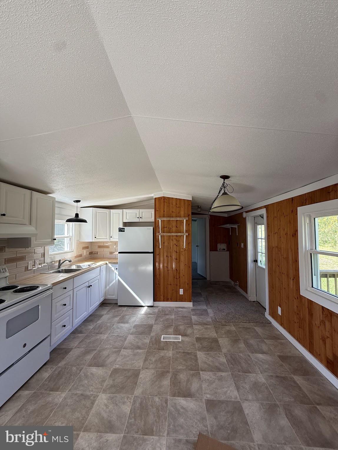 1286 OLD TURNPIKE ROAD