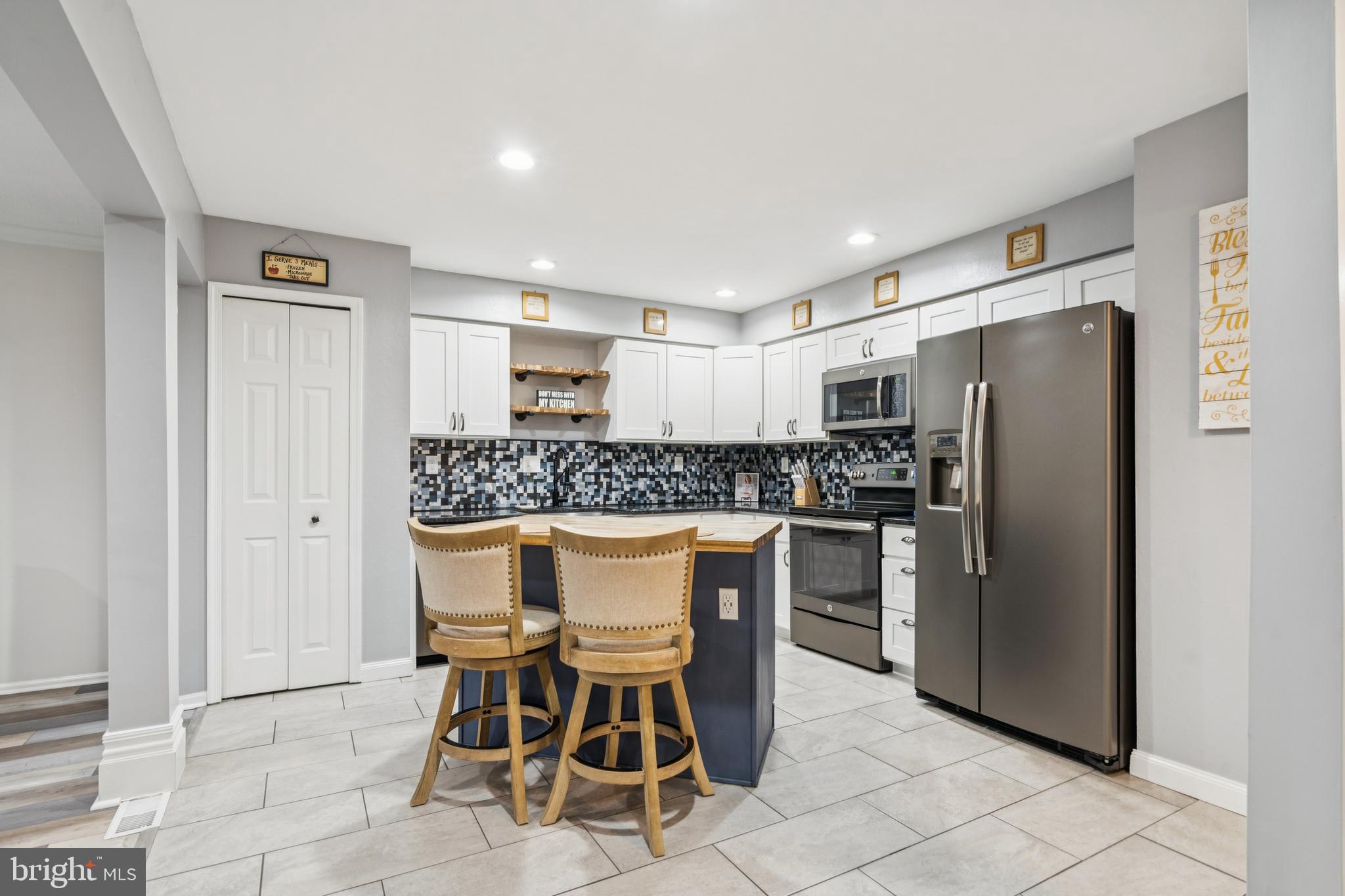 1004 MOUNT VERNON COURT