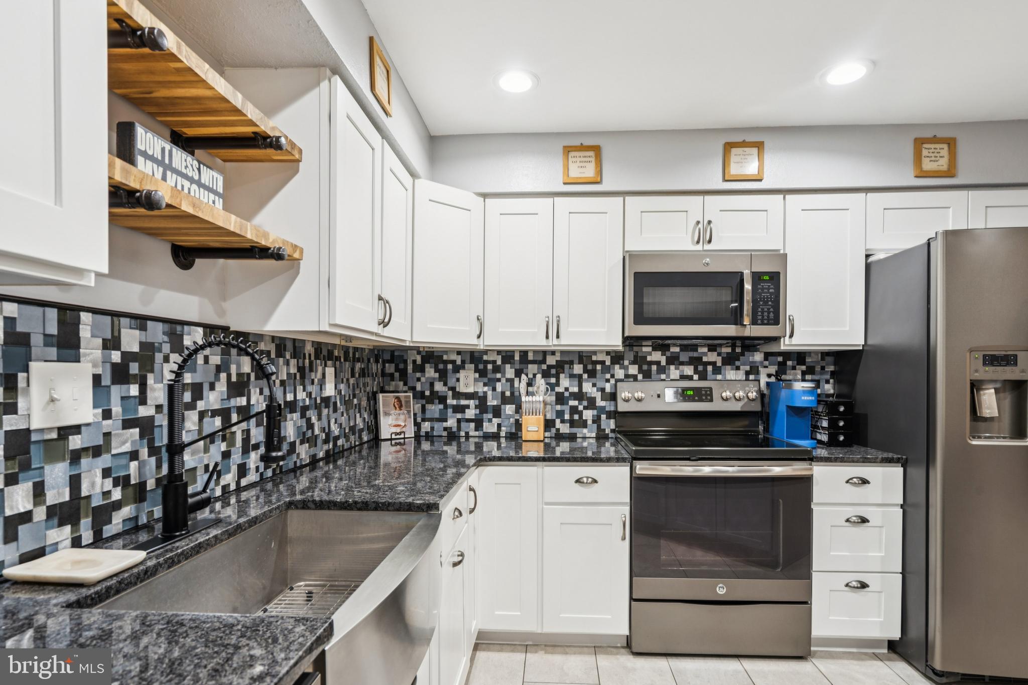 1004 MOUNT VERNON COURT