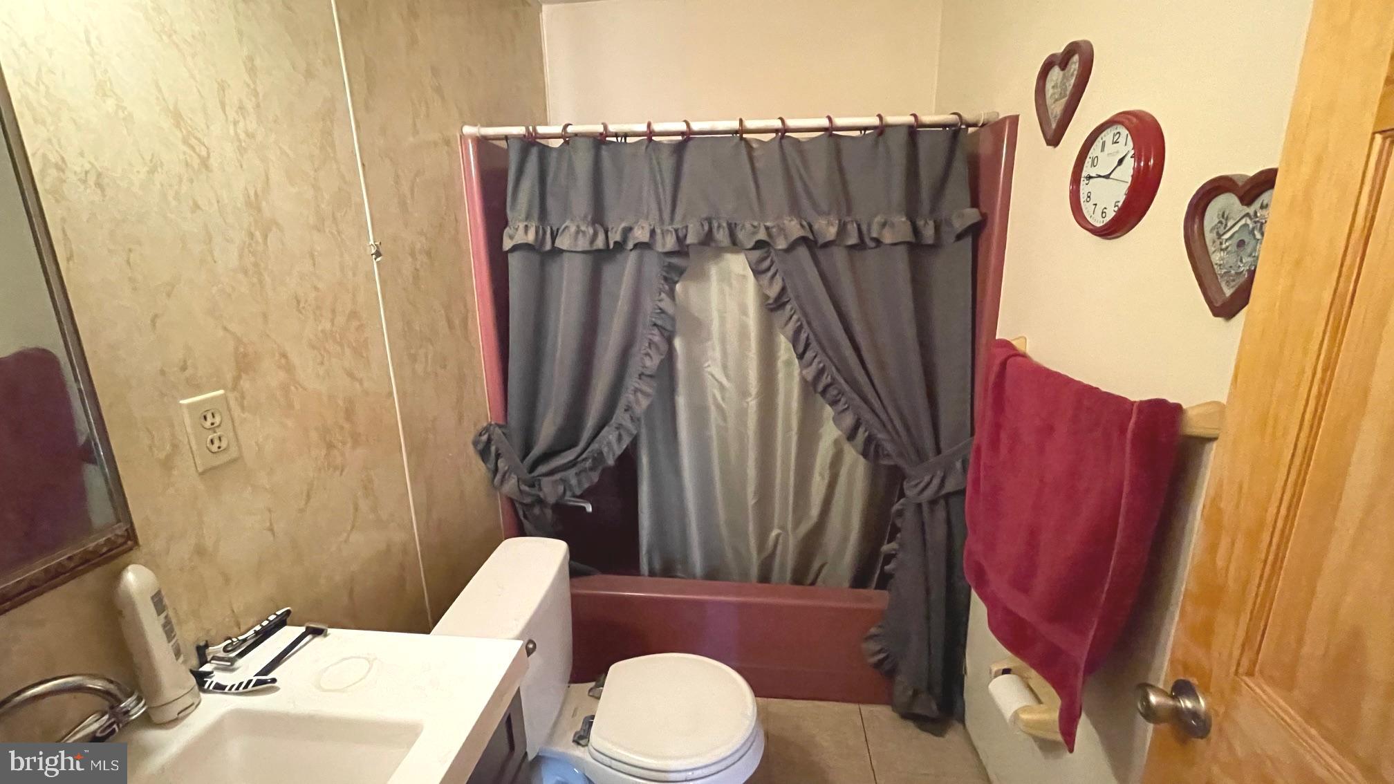 REBEL HILL - Residential