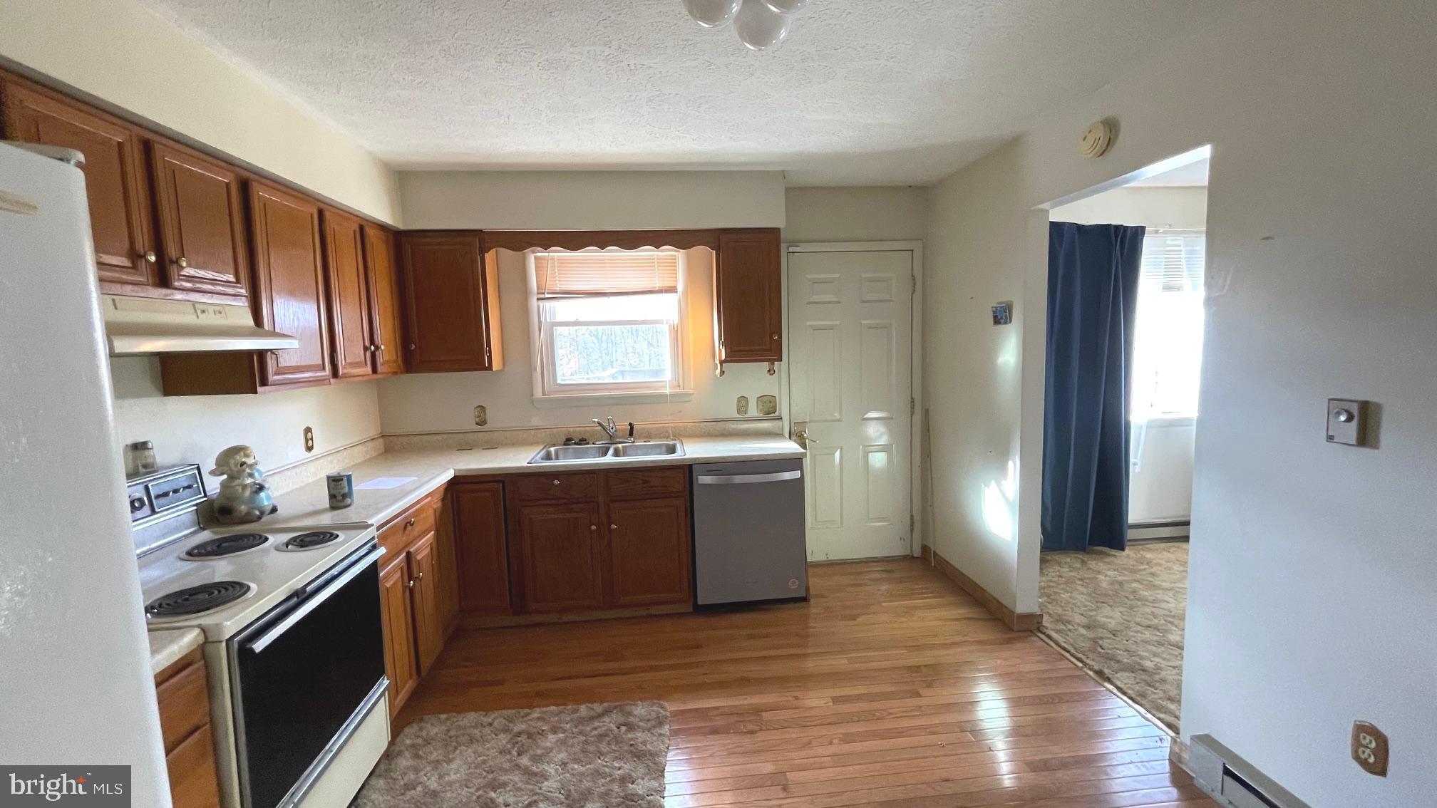 REBEL HILL - Residential