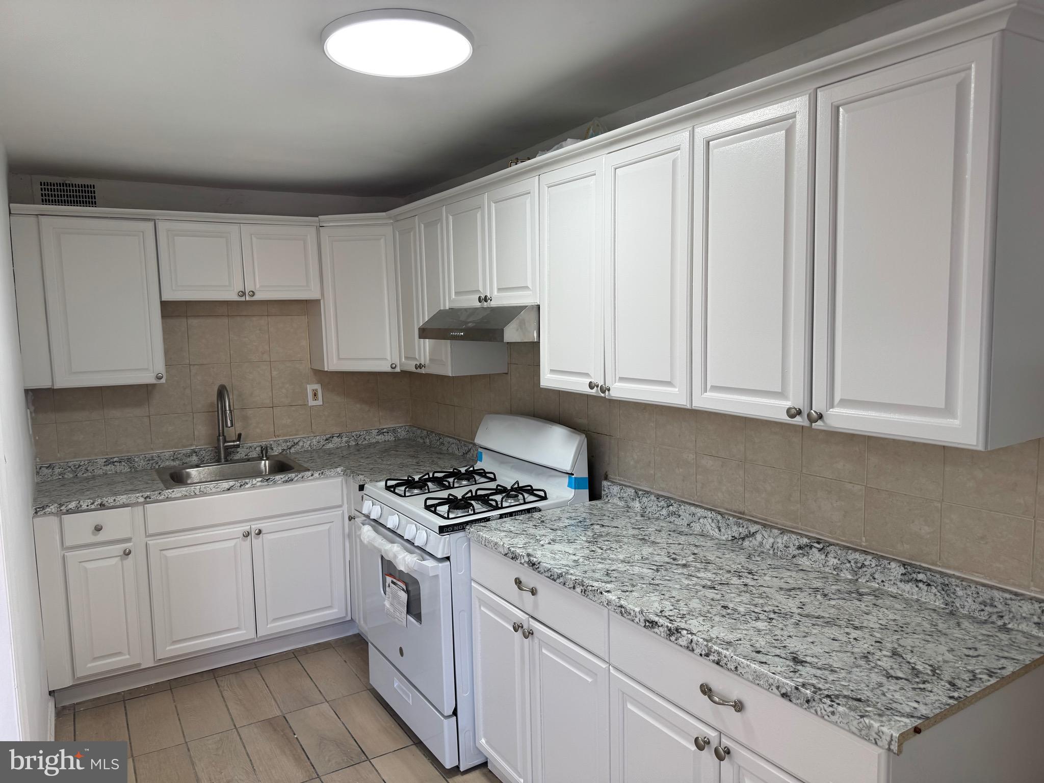 LANSDOWNE PARK - Residential