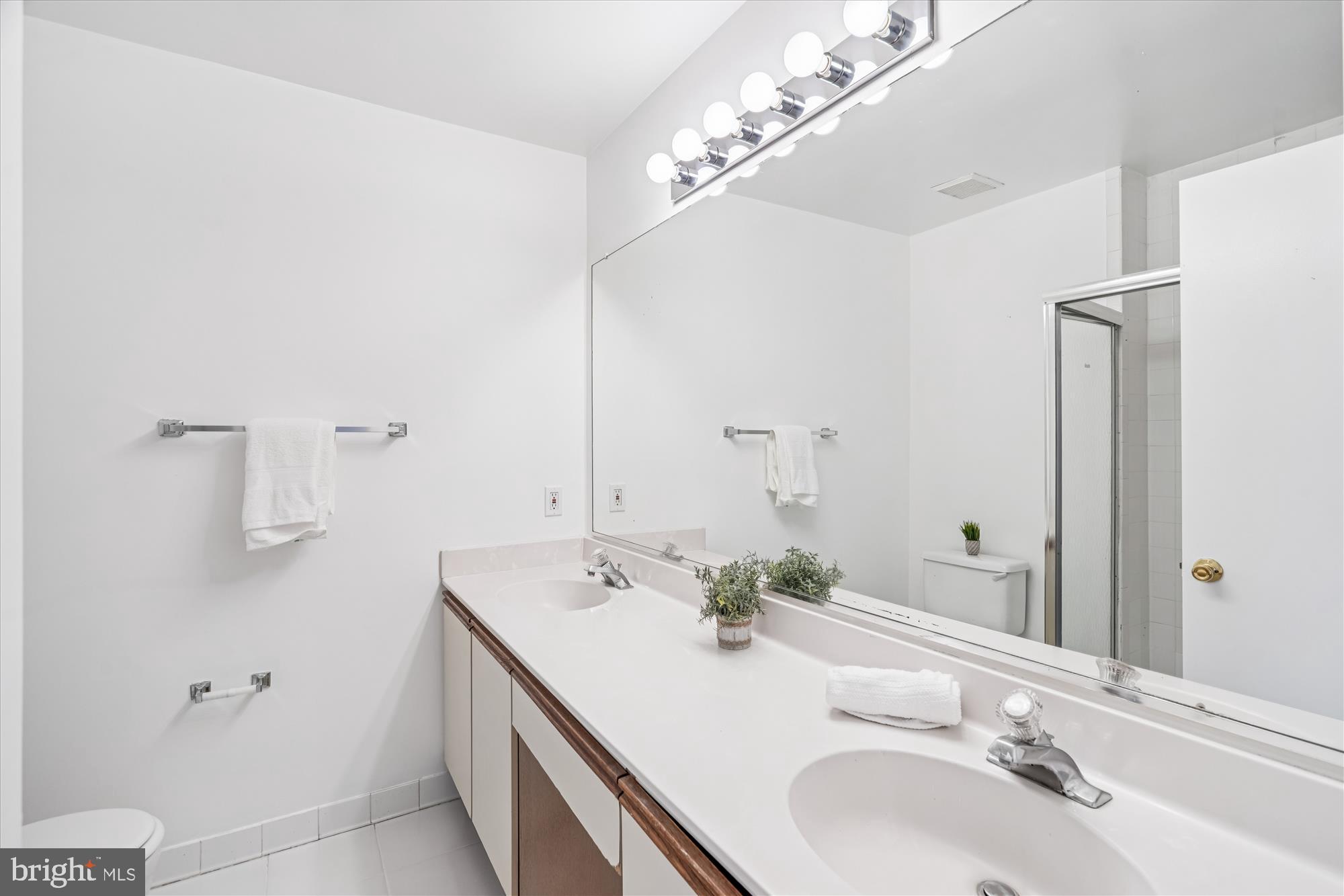 MARINERS LANDING - Residential