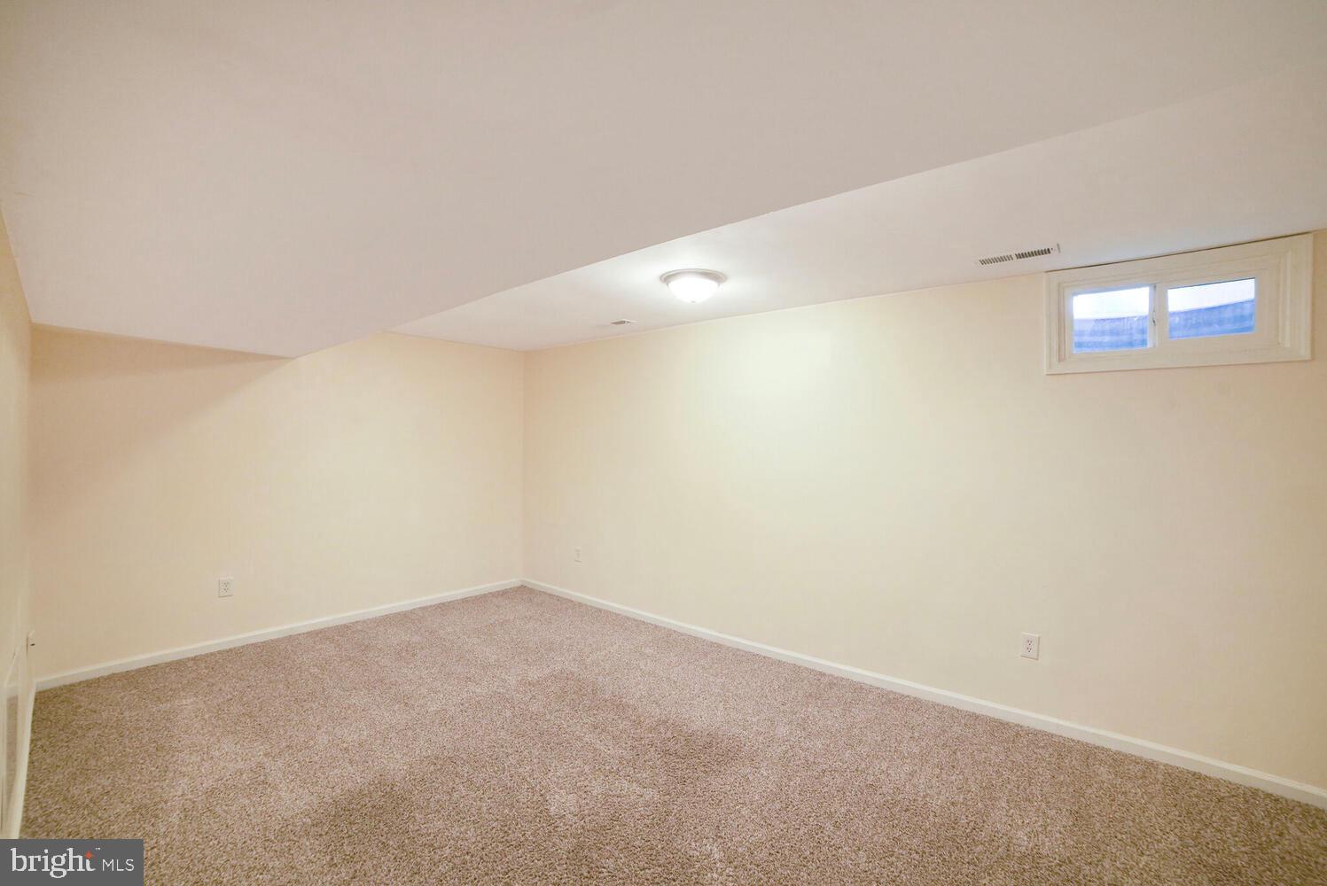 CHURCHILL TOWN SECTOR - Residential Lease