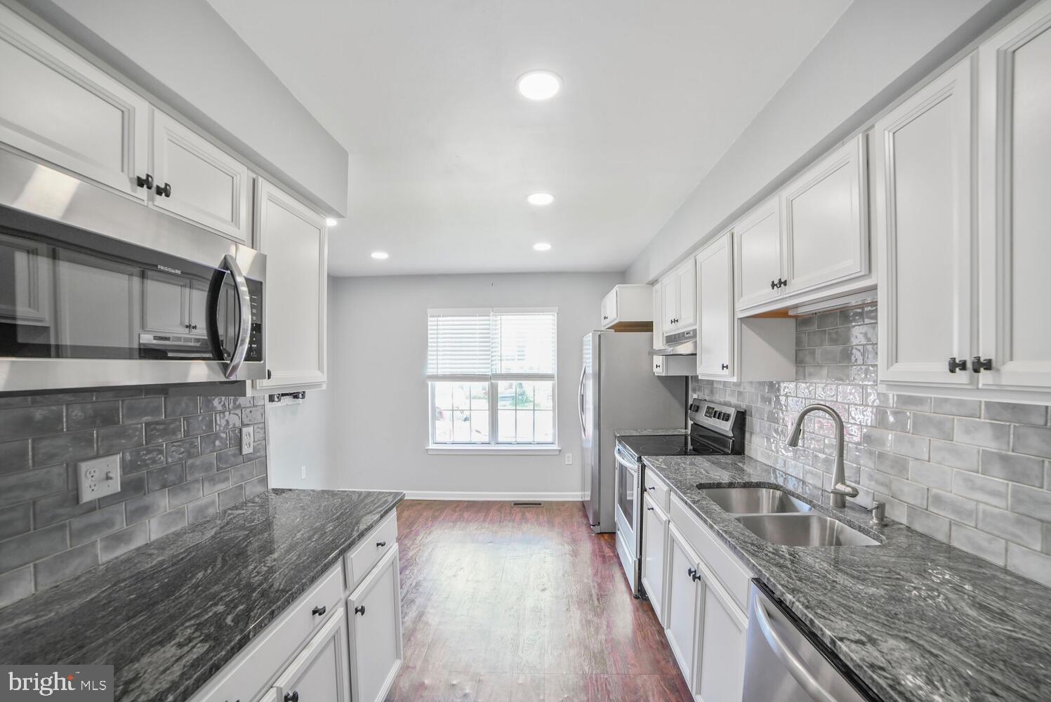 CHURCHILL TOWN SECTOR - Residential Lease