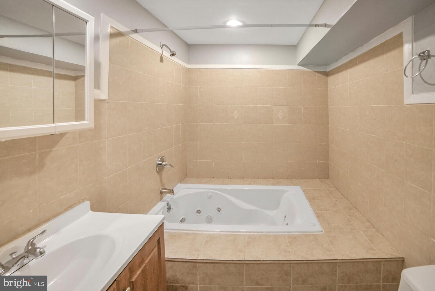 CHURCHILL TOWN SECTOR - Residential Lease