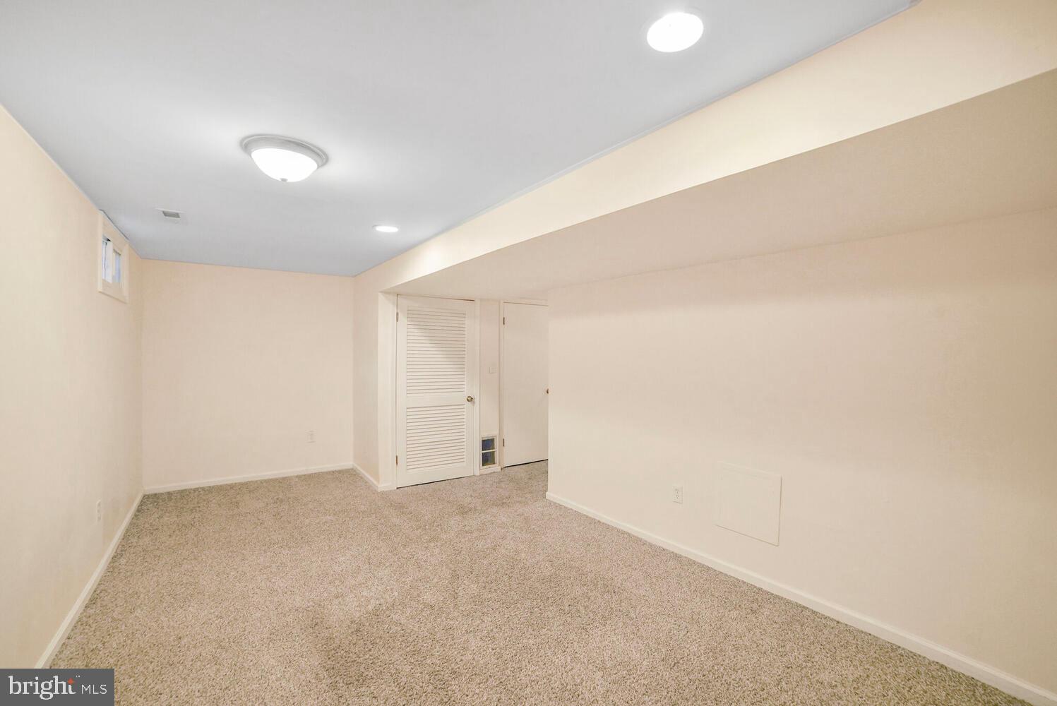 CHURCHILL TOWN SECTOR - Residential Lease