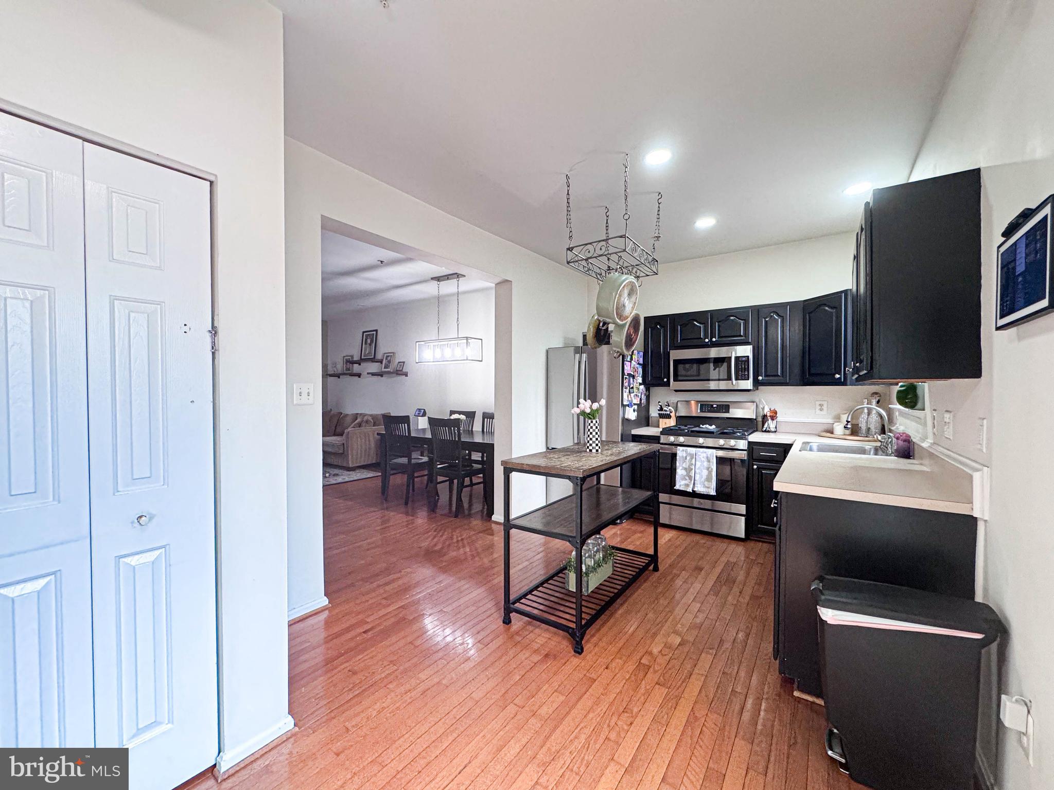 RIVER OAKS - Residential