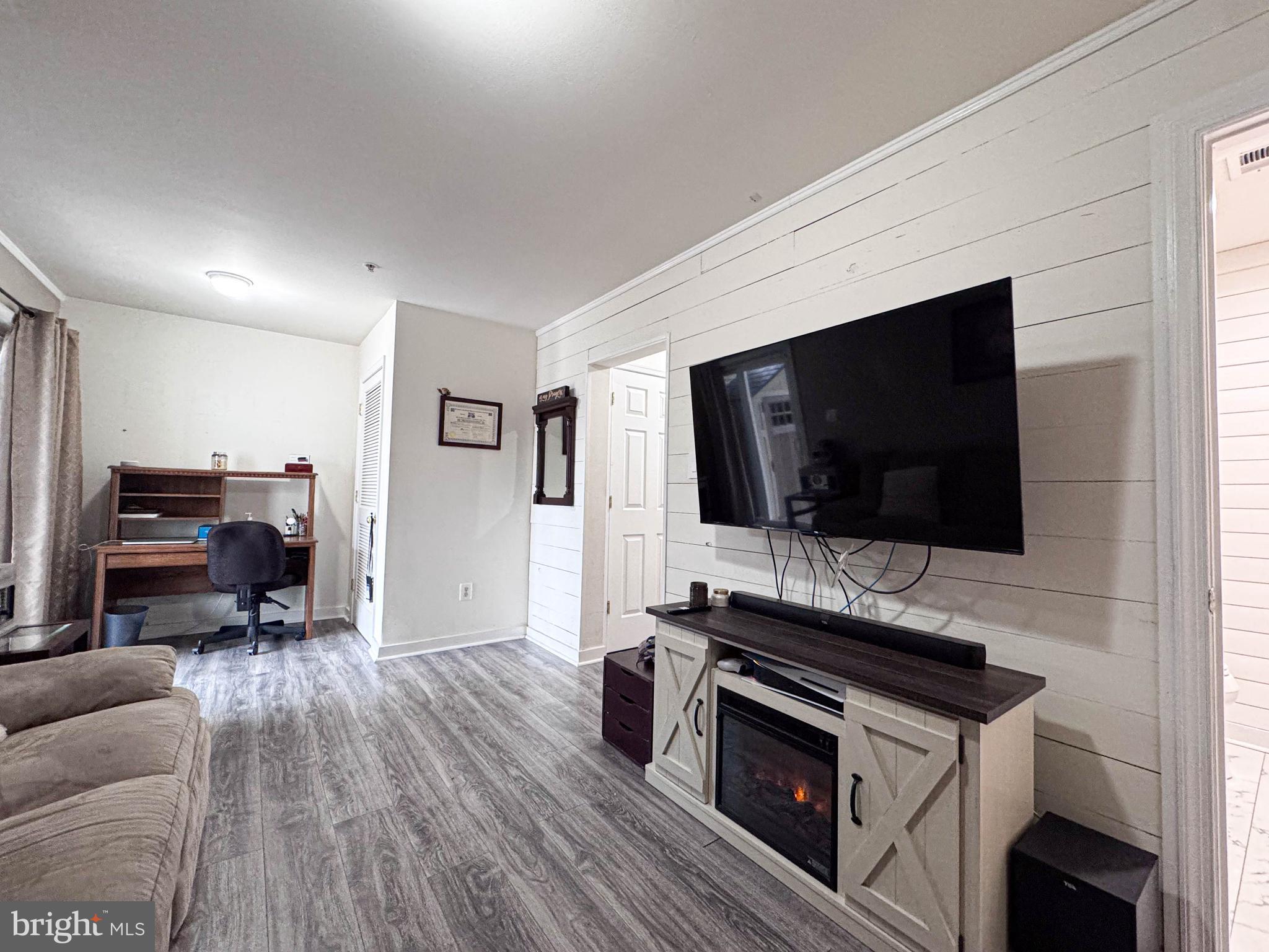 RIVER OAKS - Residential