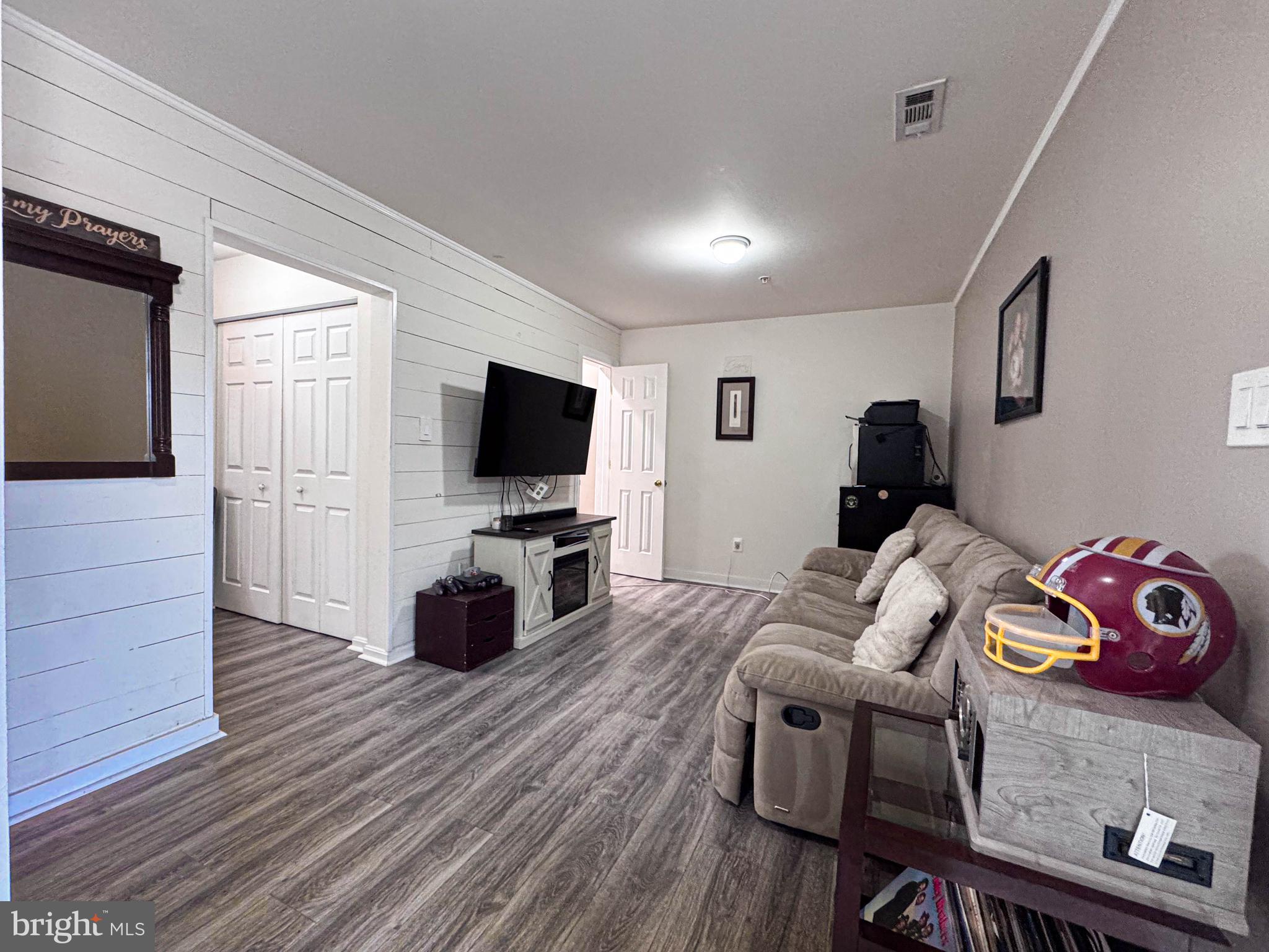 RIVER OAKS - Residential