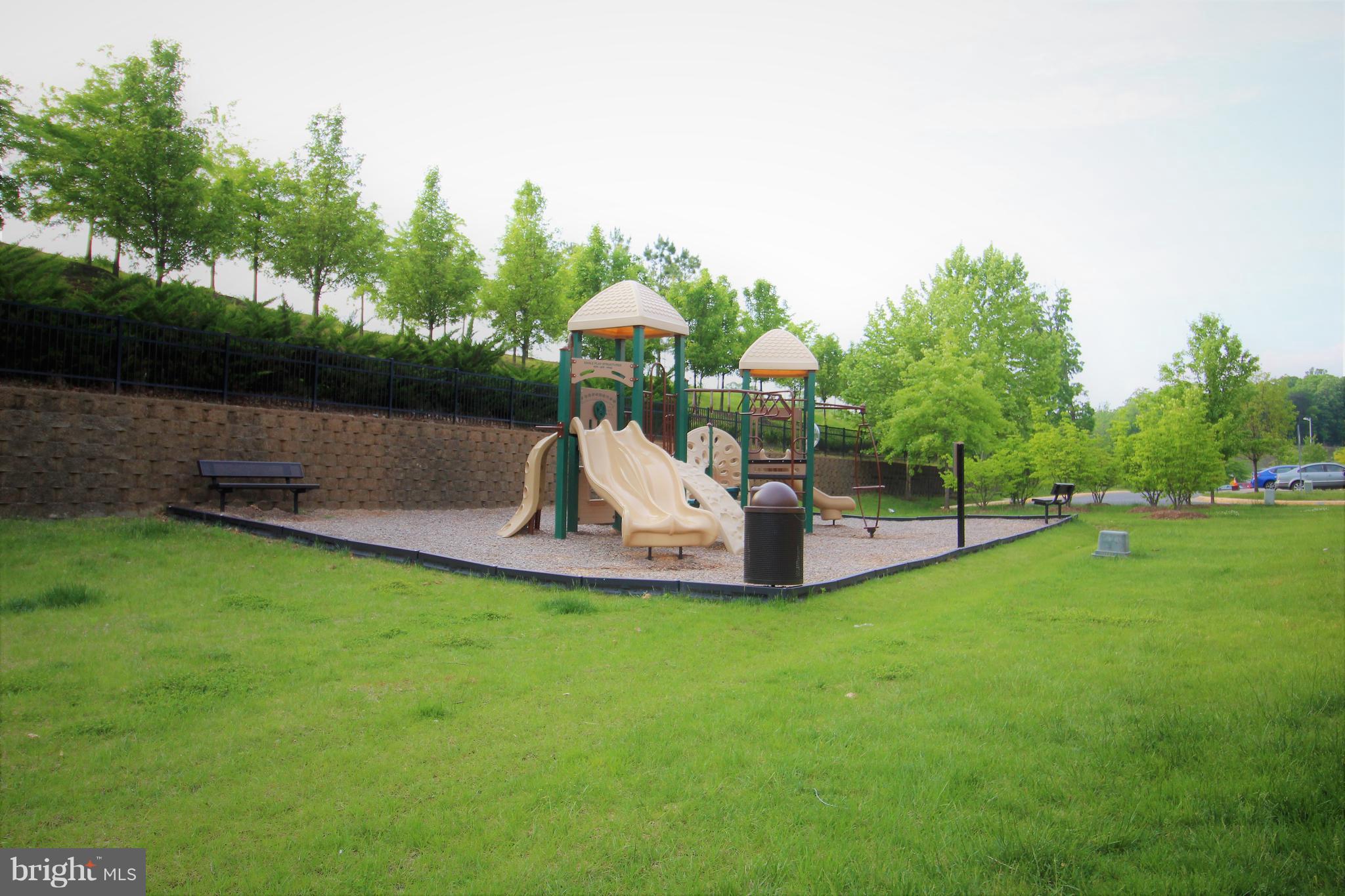 POWELLS RUN VILLAGE COND - Residential