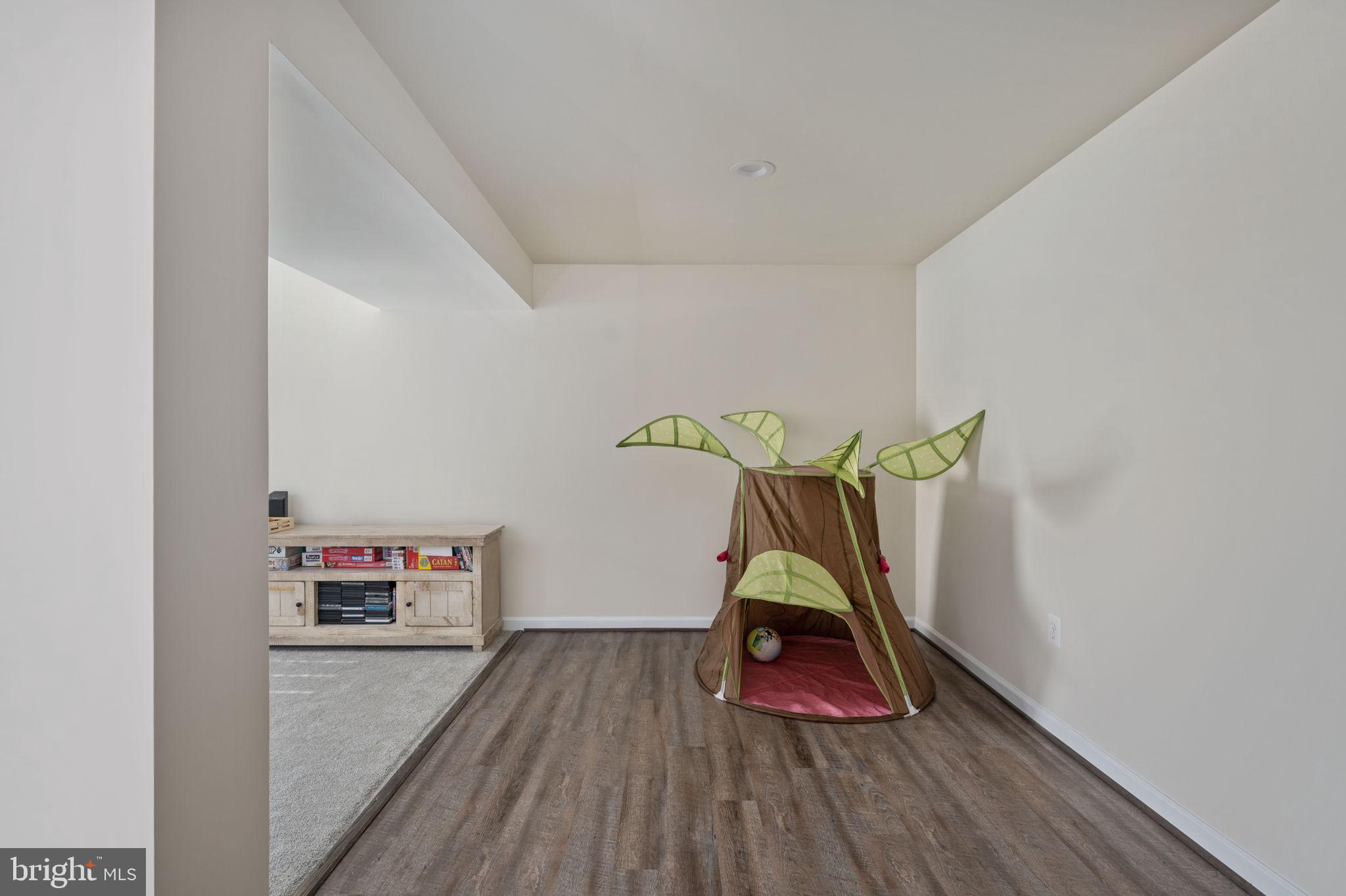 STAFFORD LAKES VILLAGE - Residential