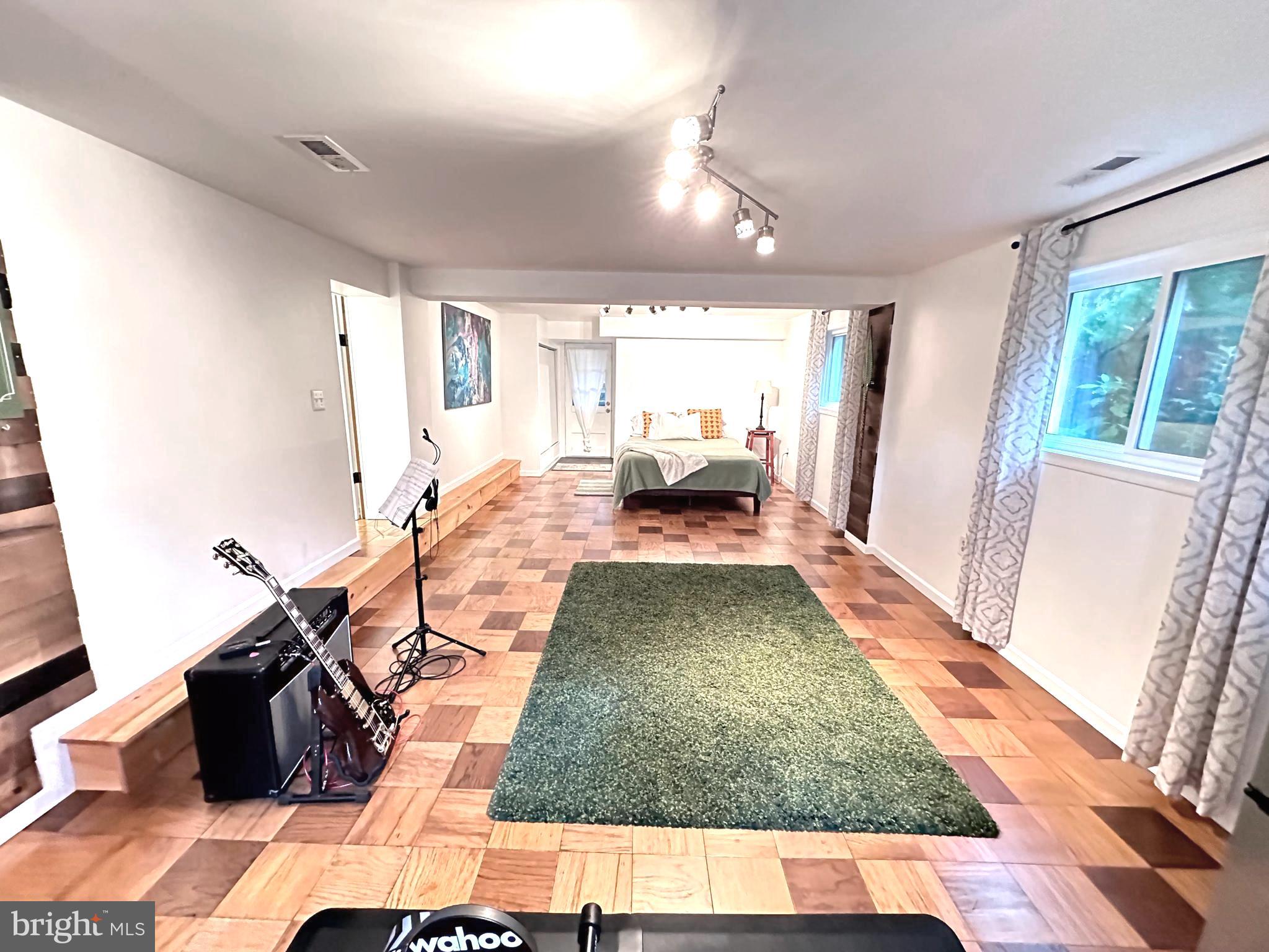 LANHAM HEIGHTS - Residential