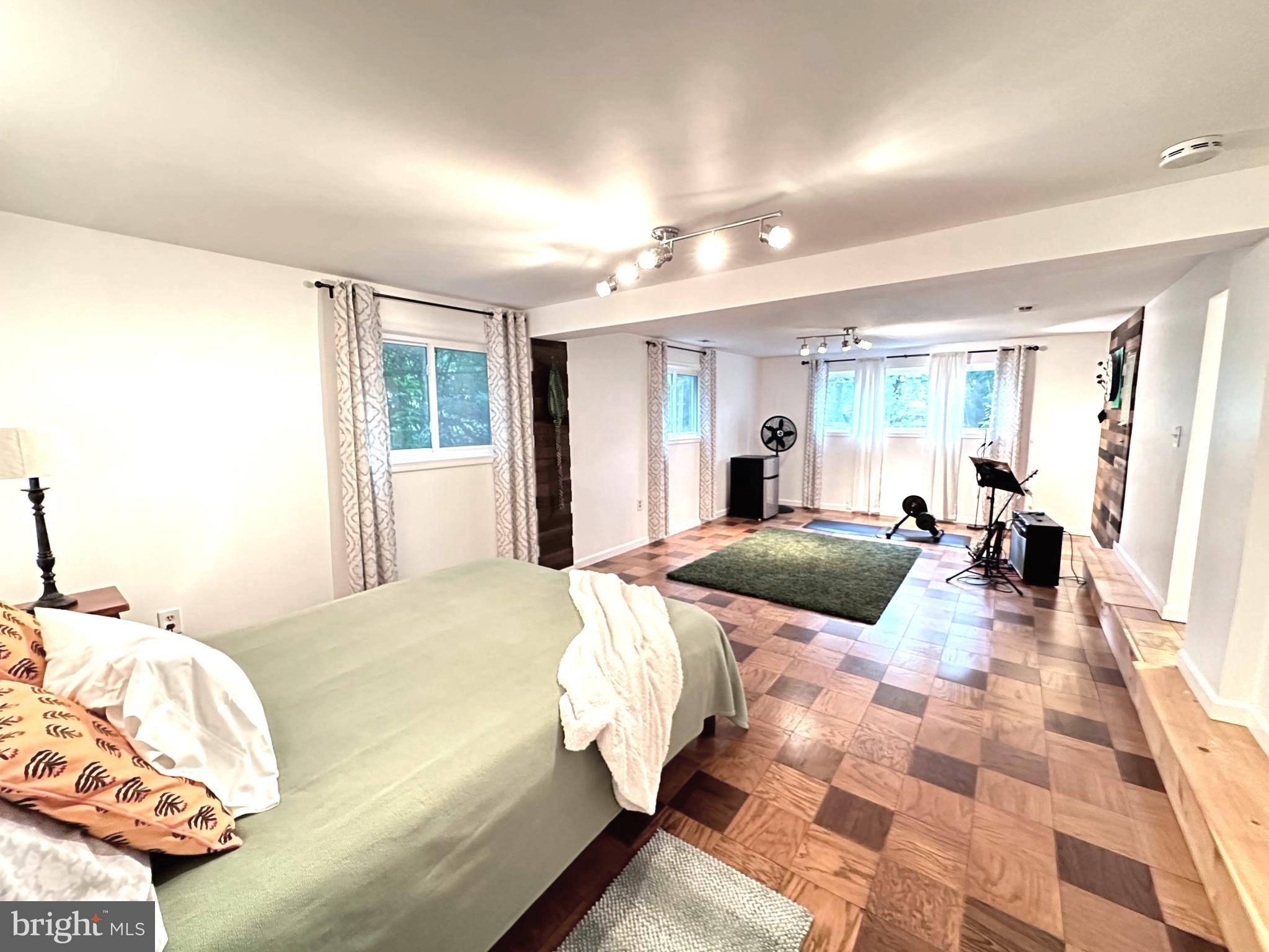 LANHAM HEIGHTS - Residential