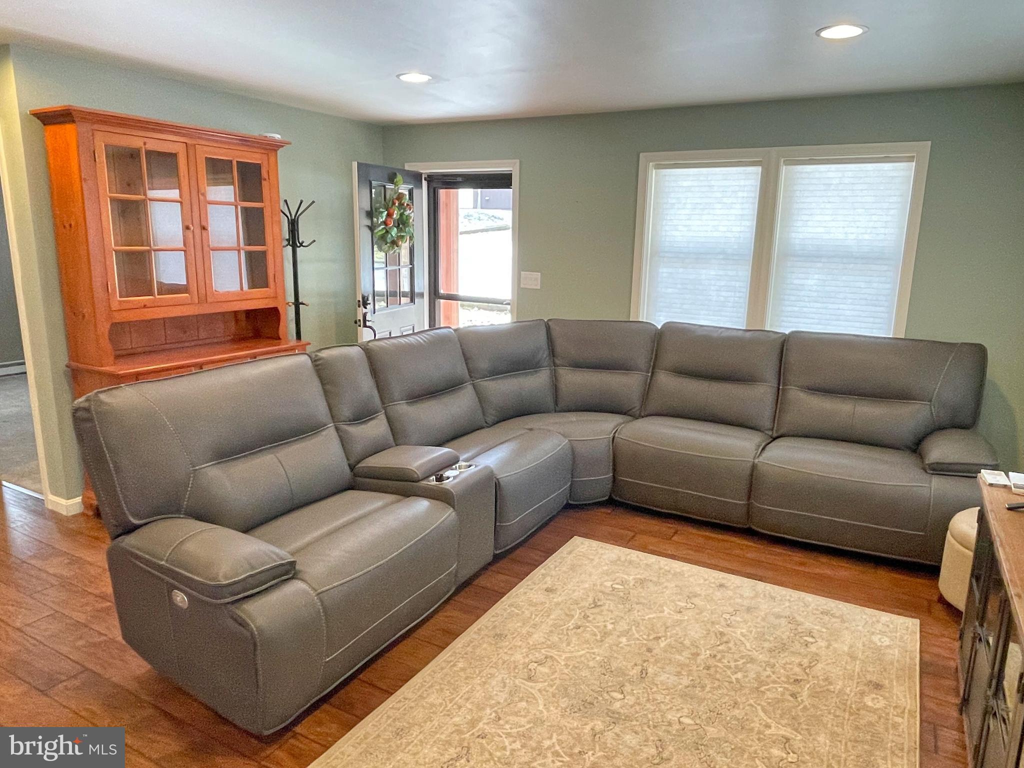 PEBBLE LANE - Residential