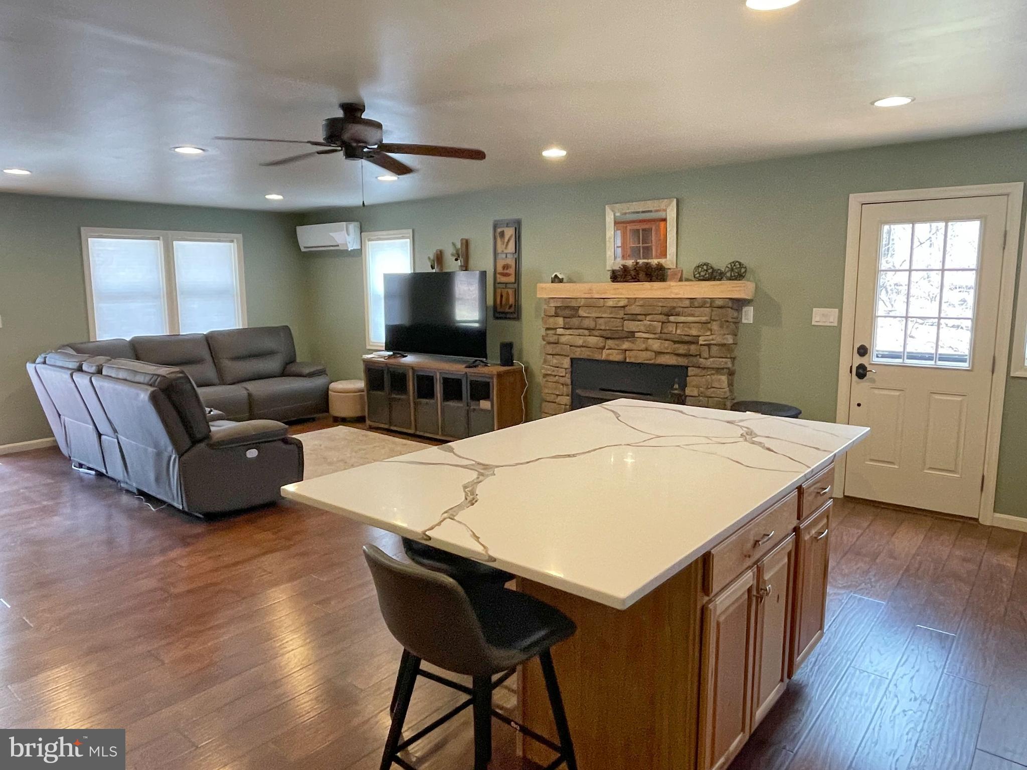 PEBBLE LANE - Residential