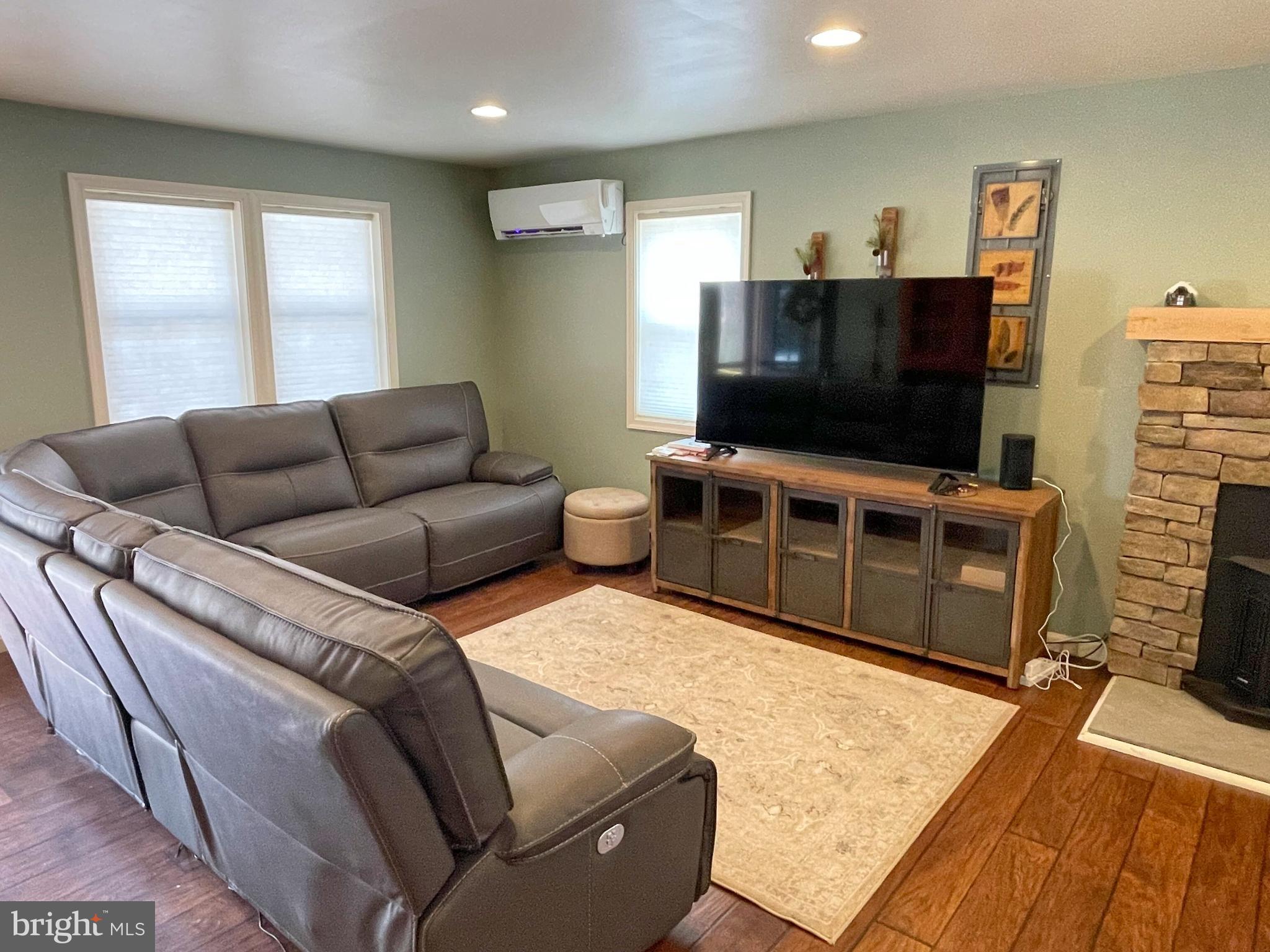 PEBBLE LANE - Residential