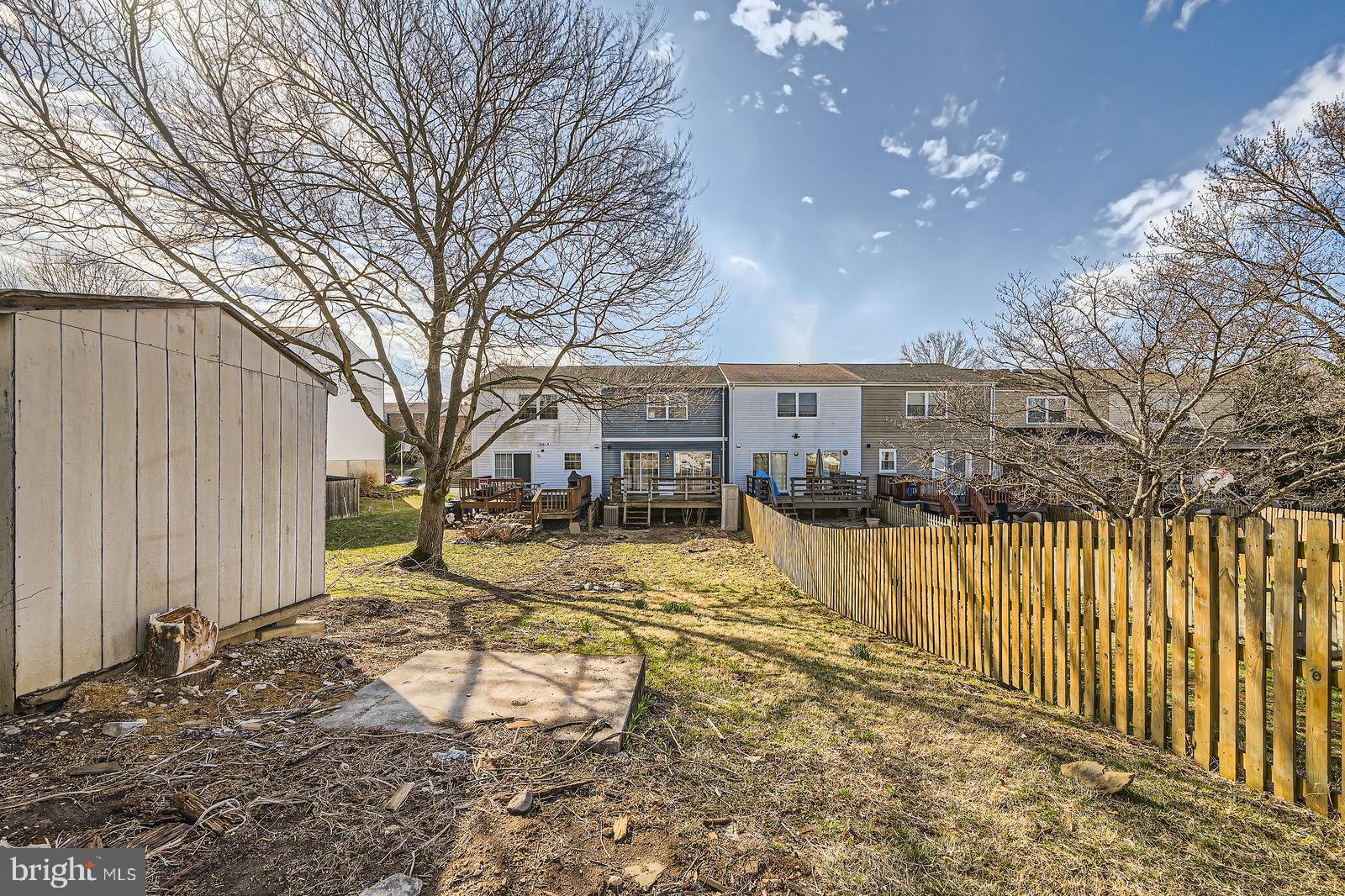 SEVEN COURTS - Residential