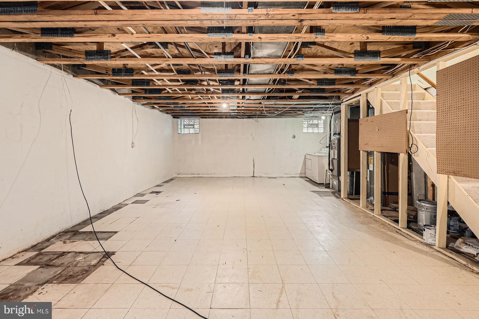 SEVEN COURTS - Residential