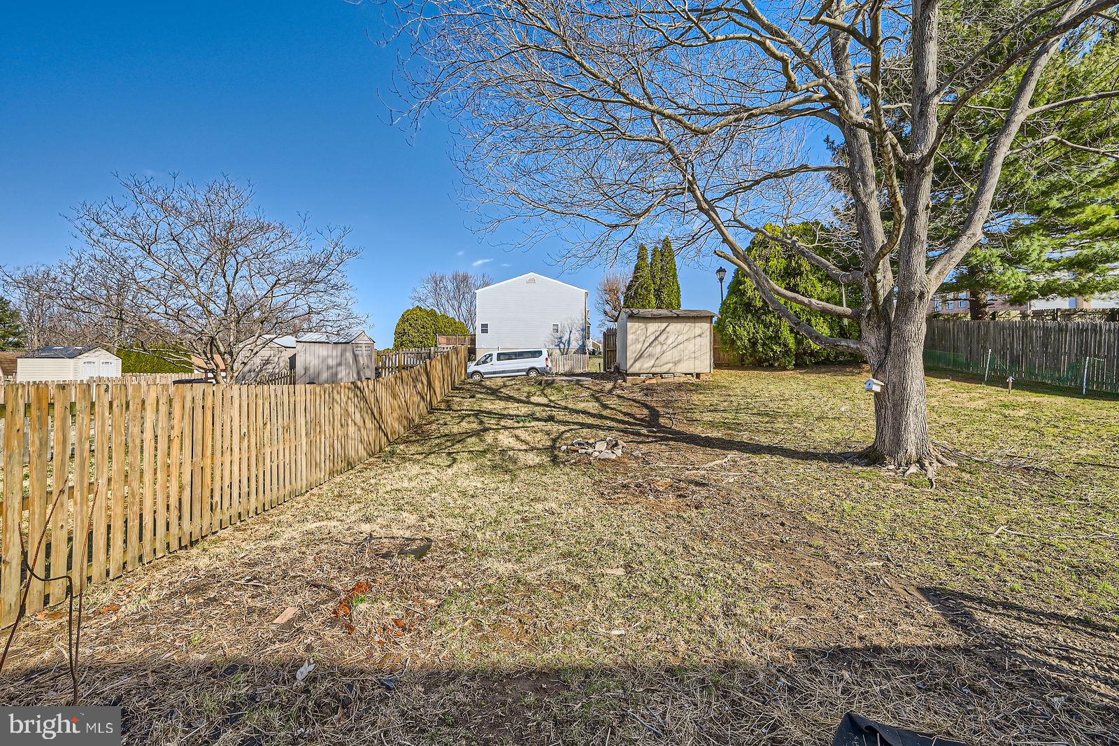 SEVEN COURTS - Residential