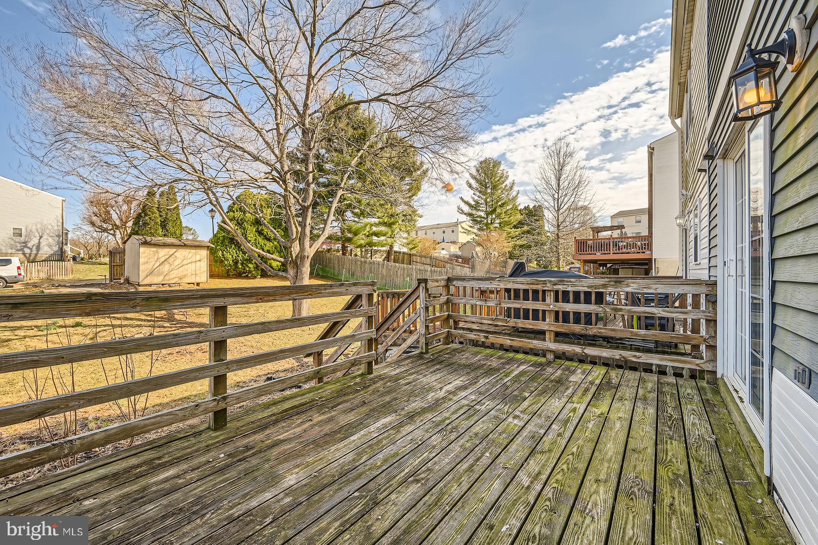 SEVEN COURTS - Residential