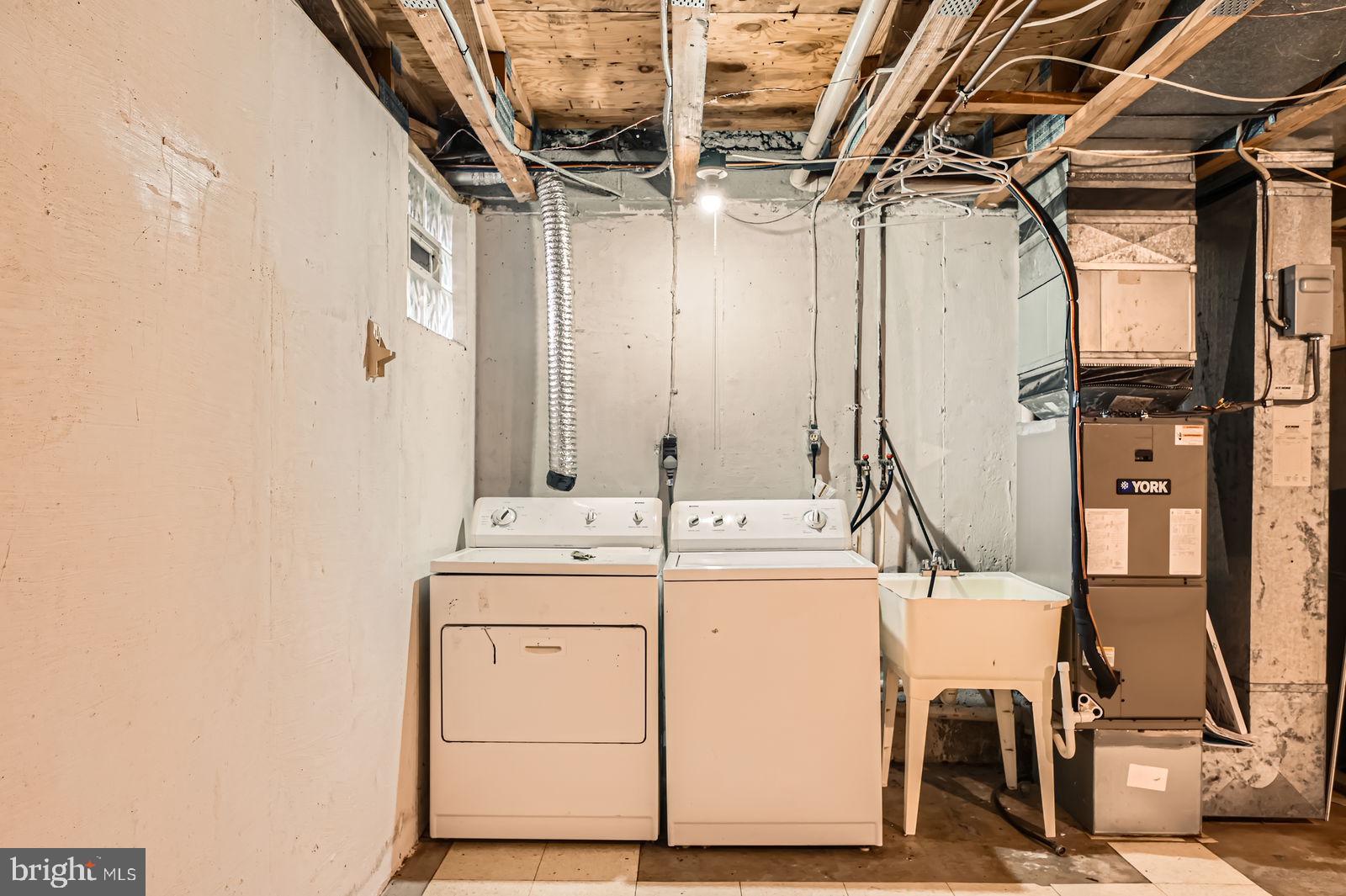 SEVEN COURTS - Residential