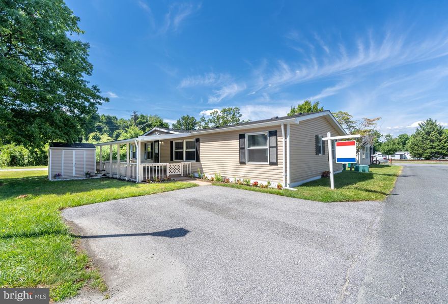 This home has been COMPLETELY RENOVATED! 3BD/2BA, BRAND NEW ROOF, GRANITE COUNTERTOPS, all in a great location within sought-after Briarwood Estates.