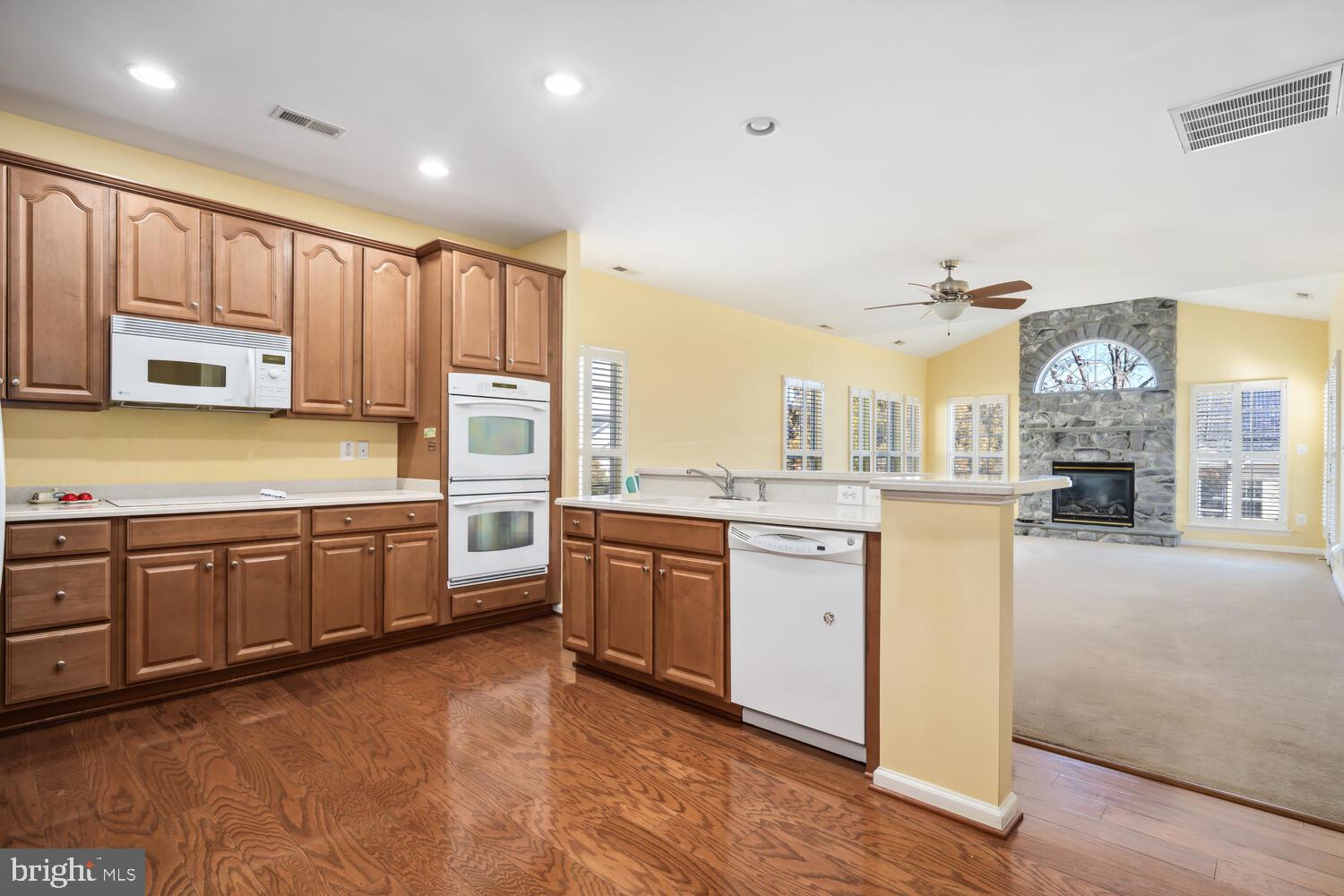 SYMPHONY VILLAGE AT CENTREVILLE - Residential