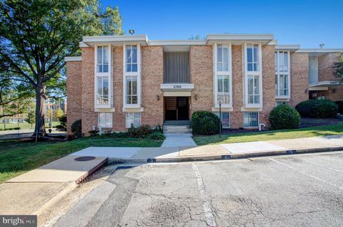 Photo of 5701 Indian Court #2C, ALEXANDRIA, VA 22303 (MLS # VAFX2292024)